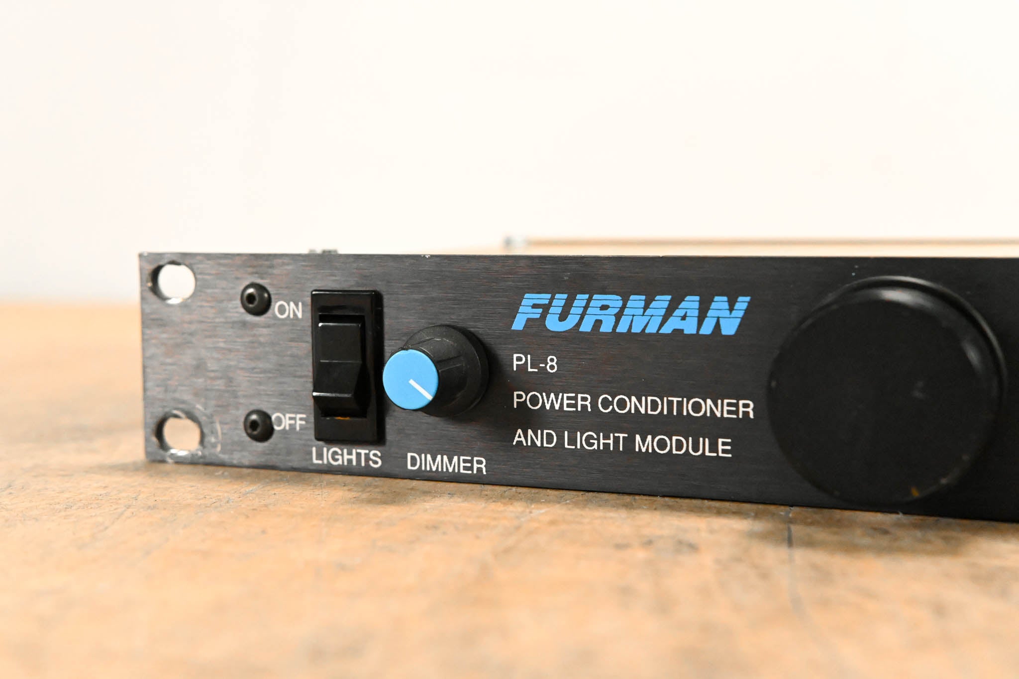 Furman PL-8 120V 15A Power Conditioner with Lights
