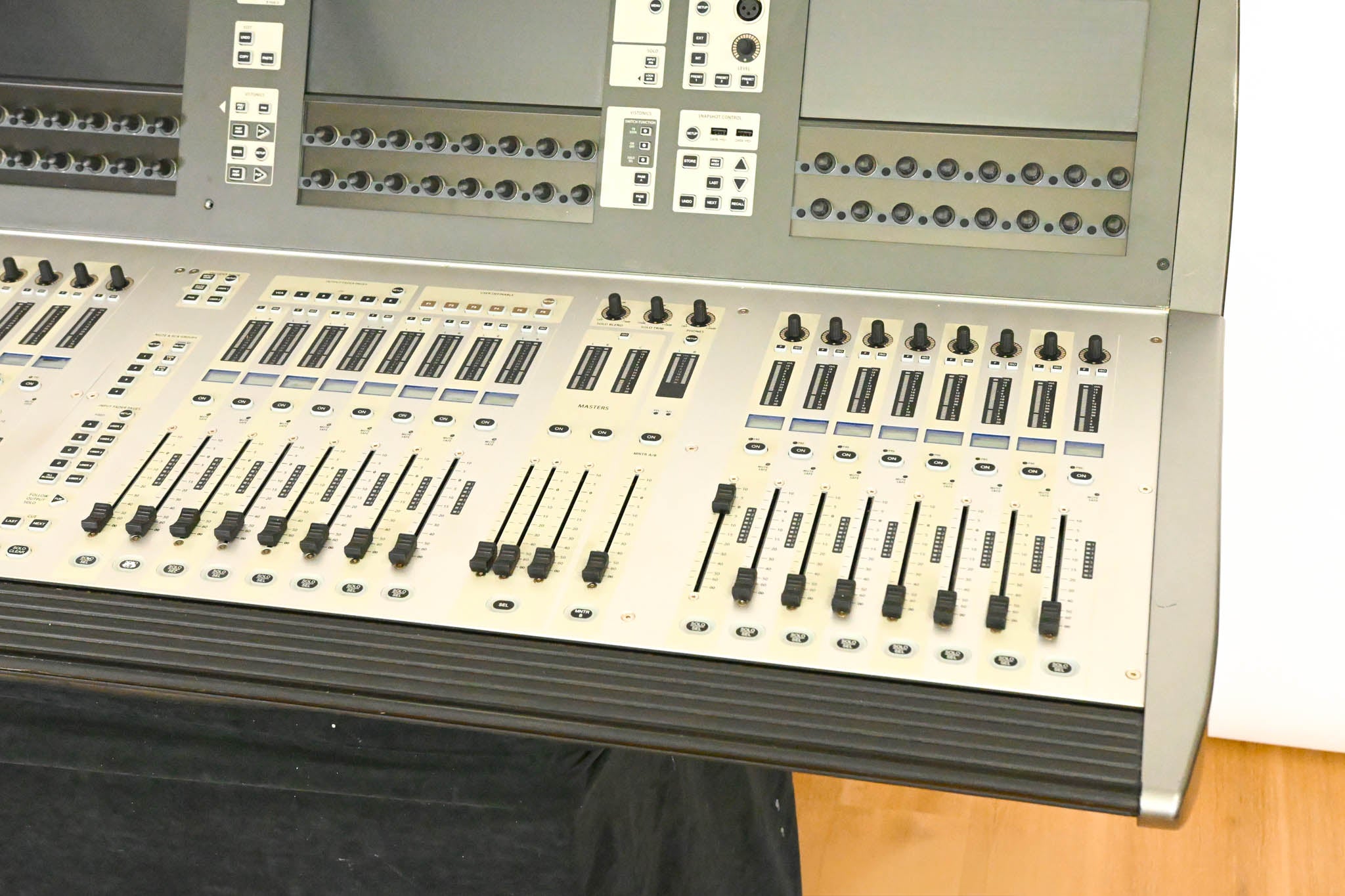 Soundcraft Vi3000 64-Channel Digital Mixing Console
