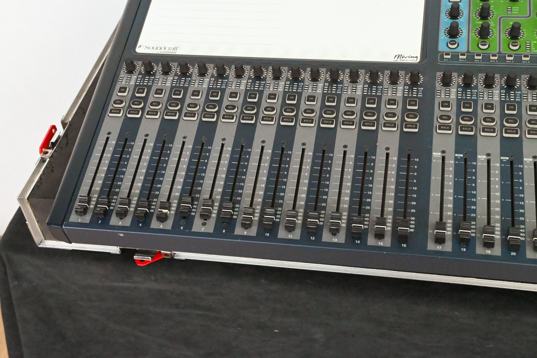 Soundcraft Si Expression 3 Digital Mixer w/ MADI-USB Card & Road Case