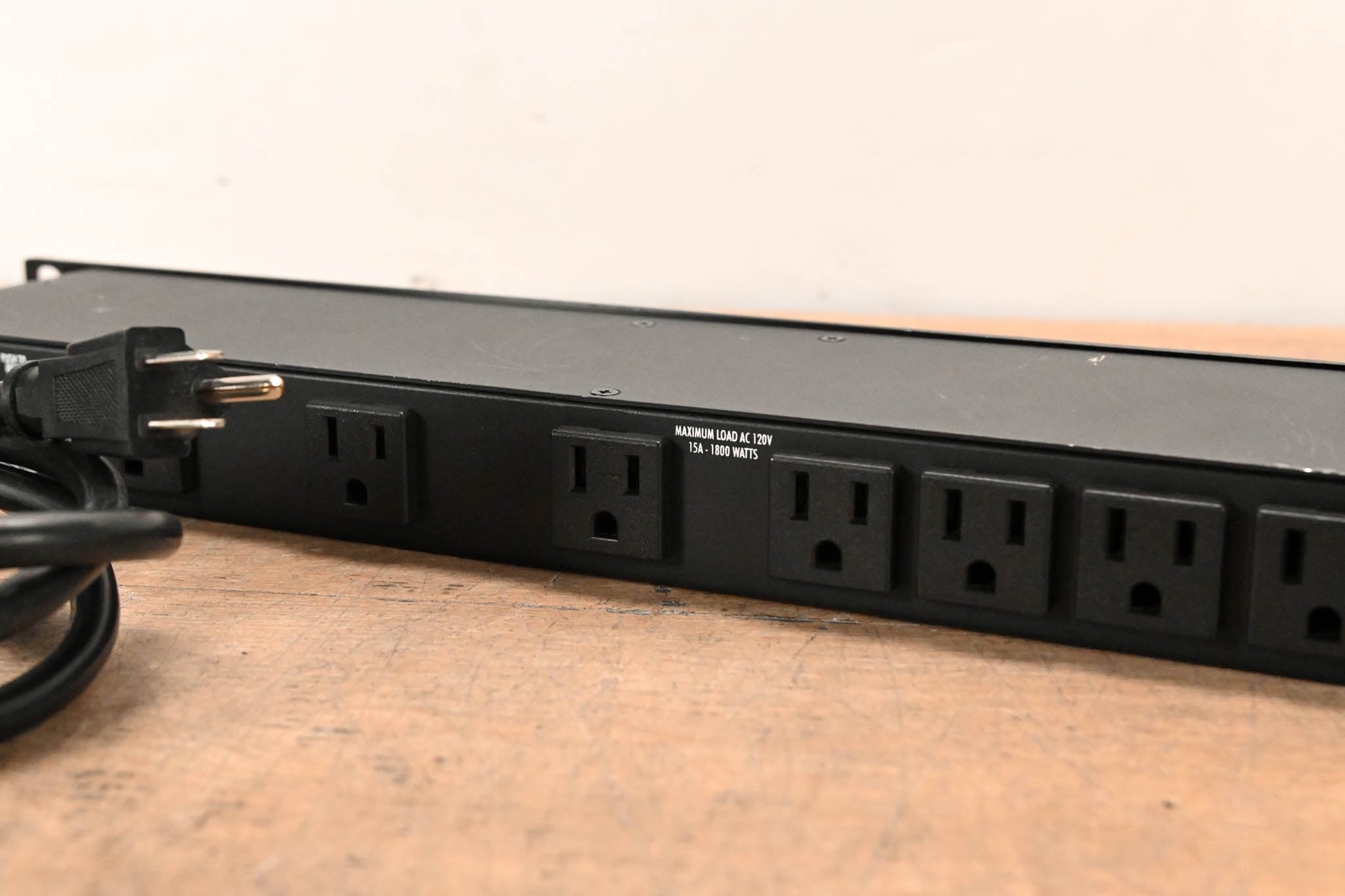 Furman M-8x2 8-Outlet Power Conditioner