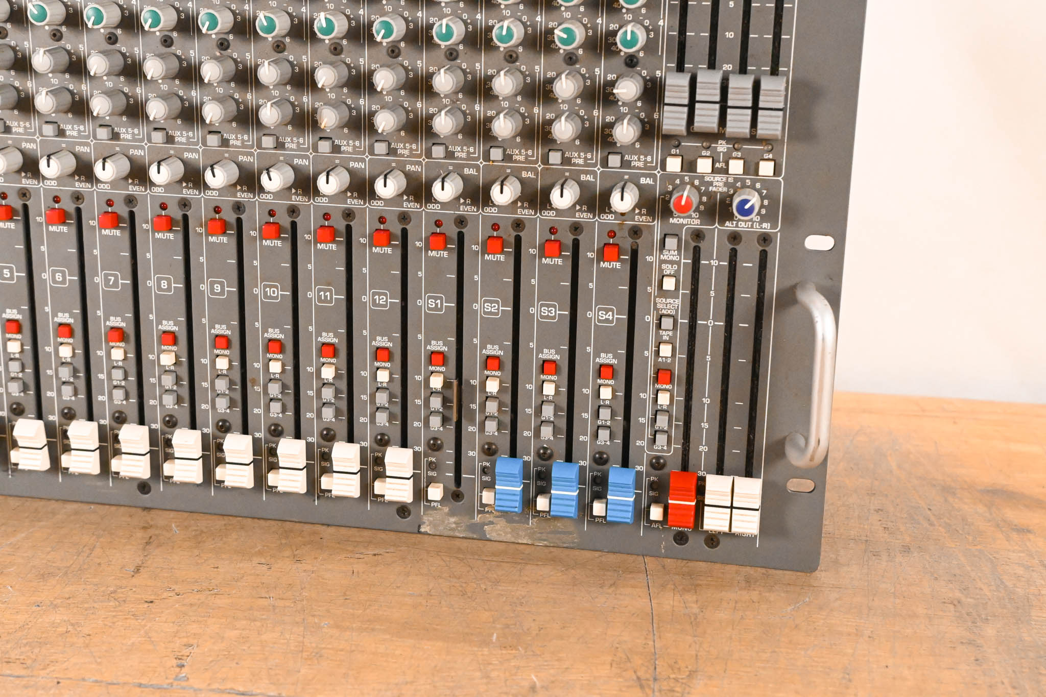 Crest Audio X20RM 12-Mix Monitor Console