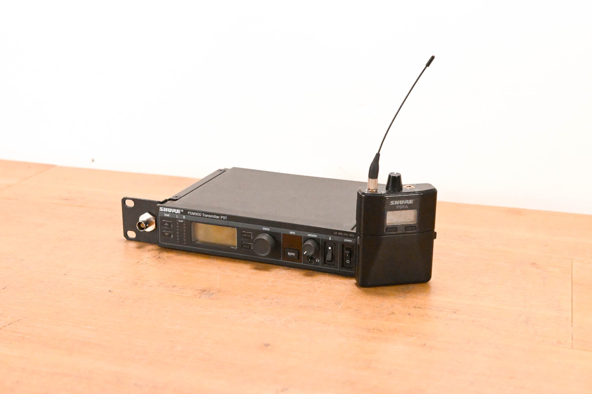 Shure PSM 900 Wireless IEM System L6 Band: 656-692 MHz (NO POWER SUPPLY)