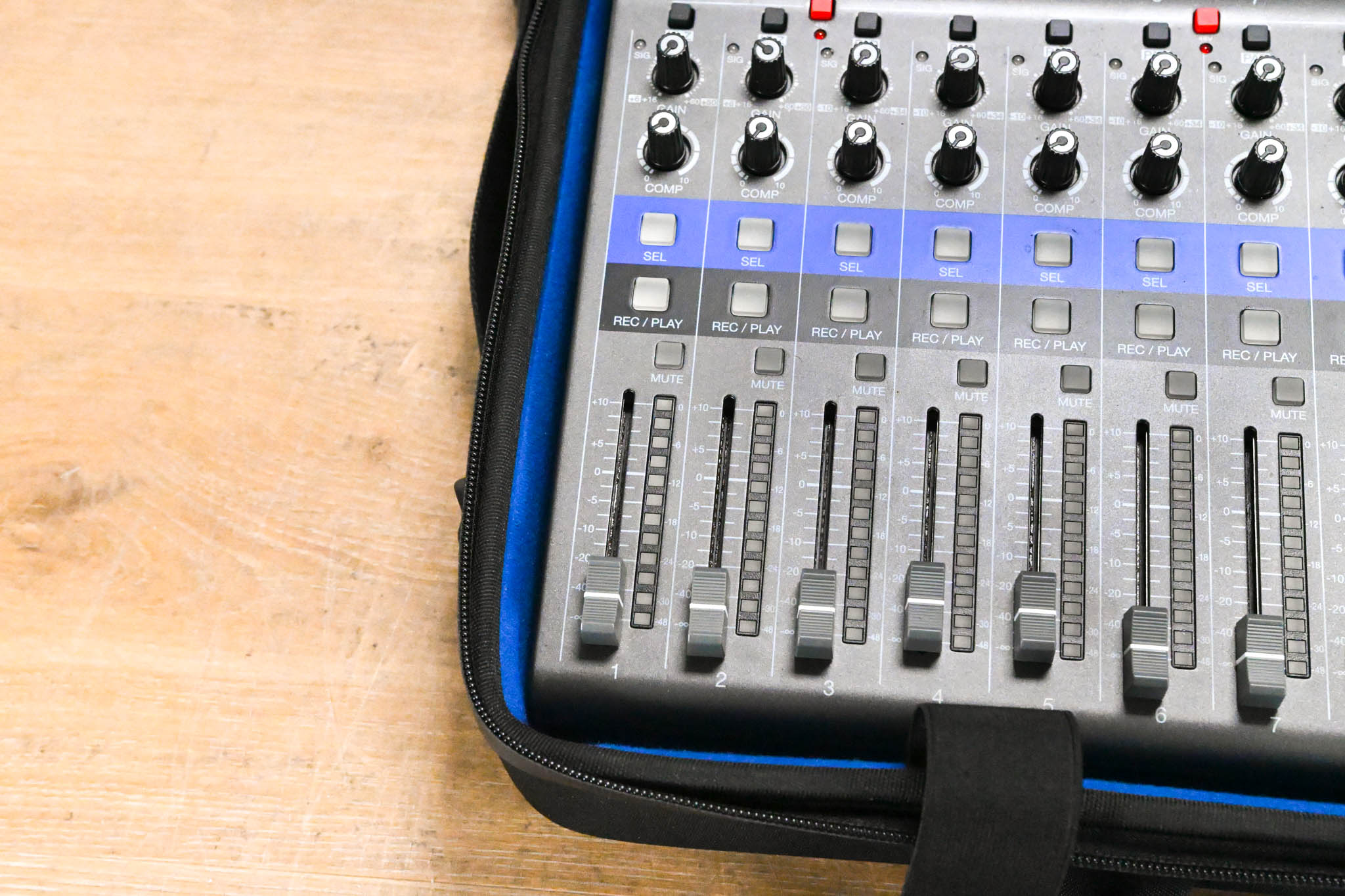 Zoom LiveTrak L-12 12-Channel Digital Mixer / Recorder