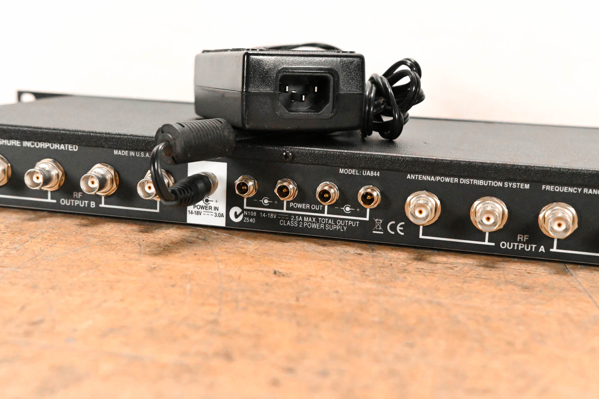 Shure UA844US Wideband UHF Antenna and Power Distributor