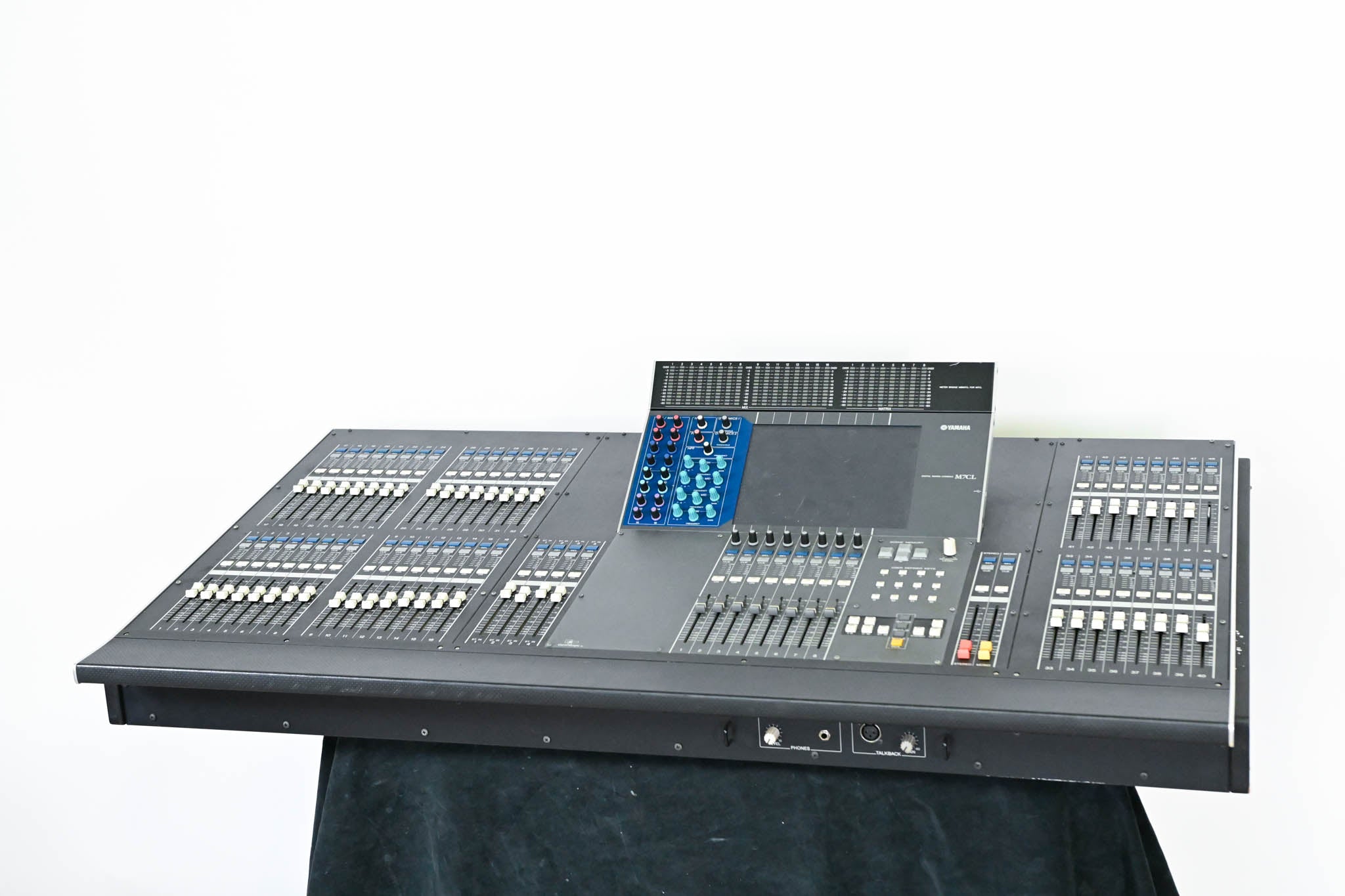 Yamaha M7CL-48 48-Channel Digital Audio Mixing Console