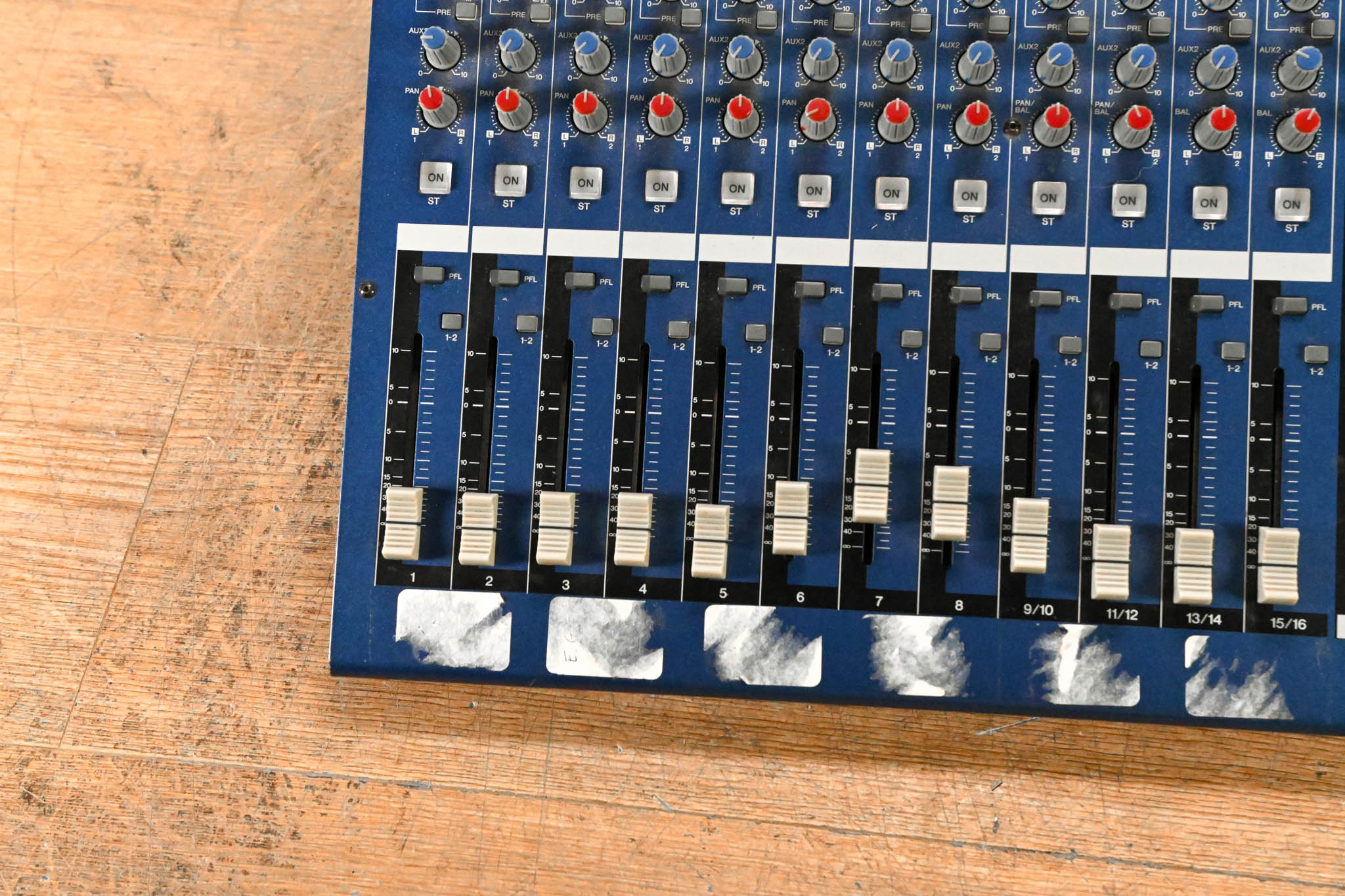 Yamaha MG16/4 16-Channel 4-Bus Analog Mixing Console