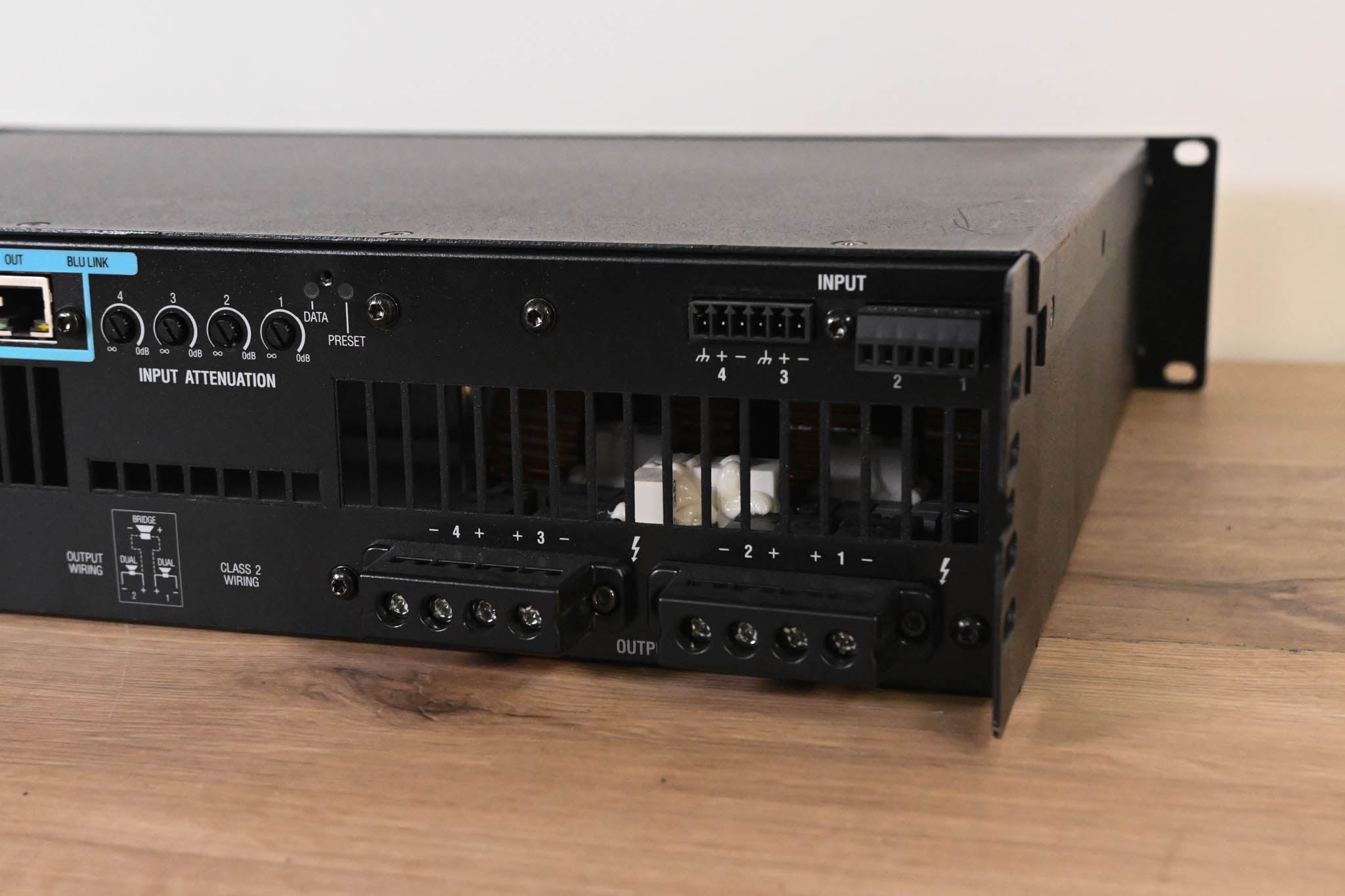 Crown DCi 4|300N DriveCore Install 4-Channel Power Amplifier