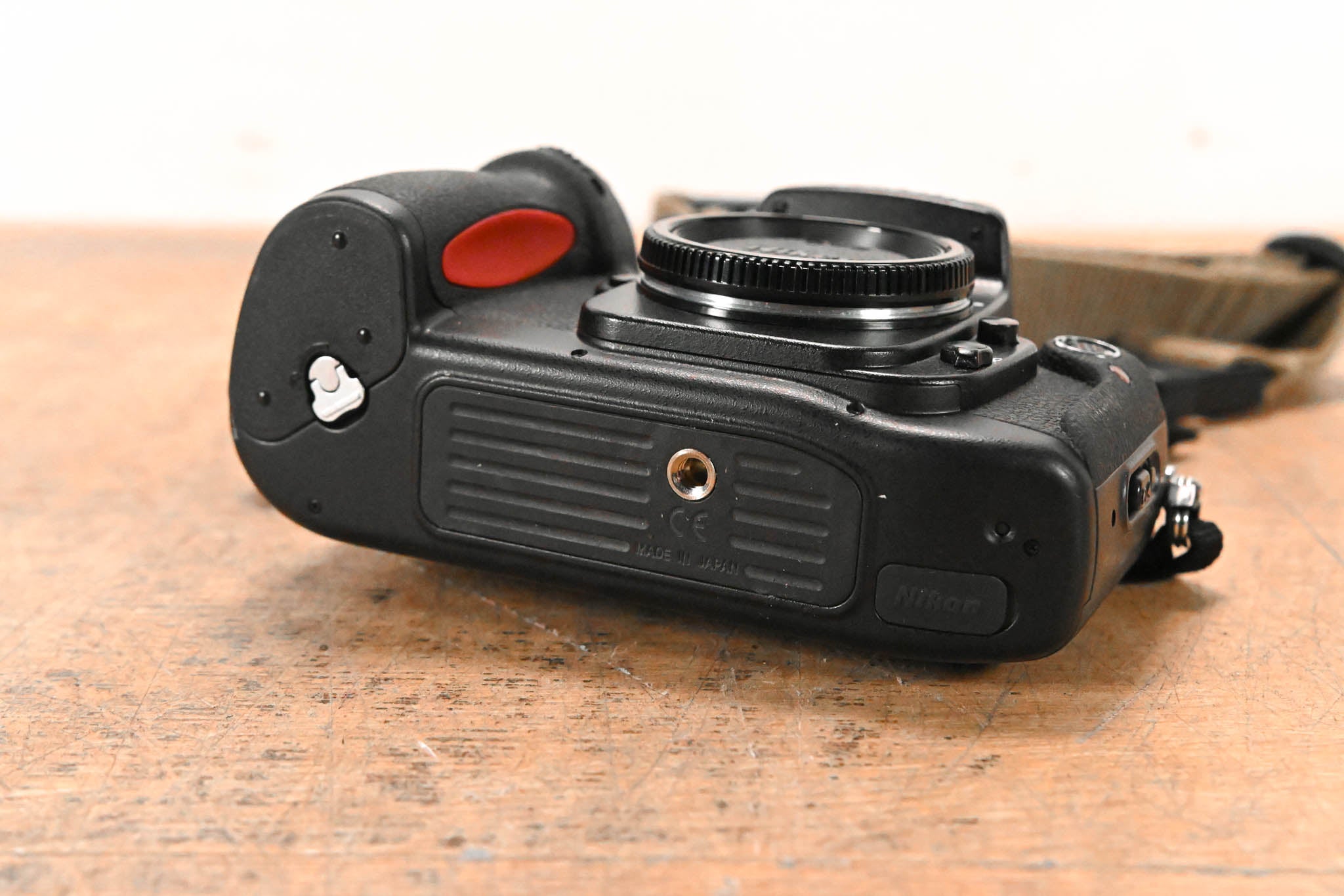 Nikon F100 Black 35mm SLR Film Camera Body with Strap