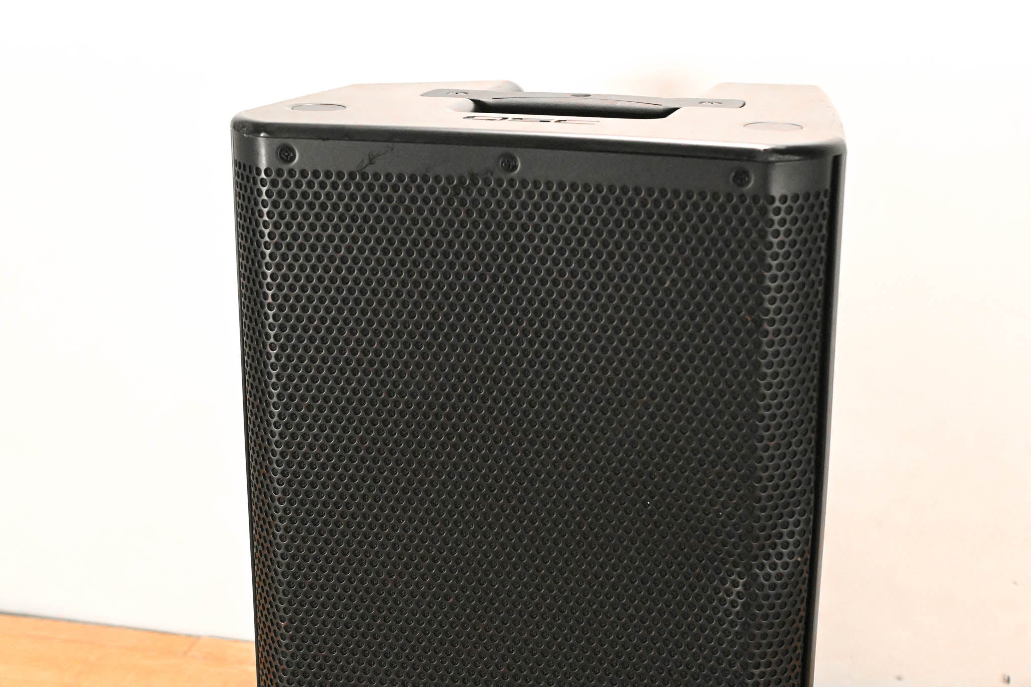 QSC K8.2 8" Two-Way 2000 Watt Powered Portable Loudspeaker