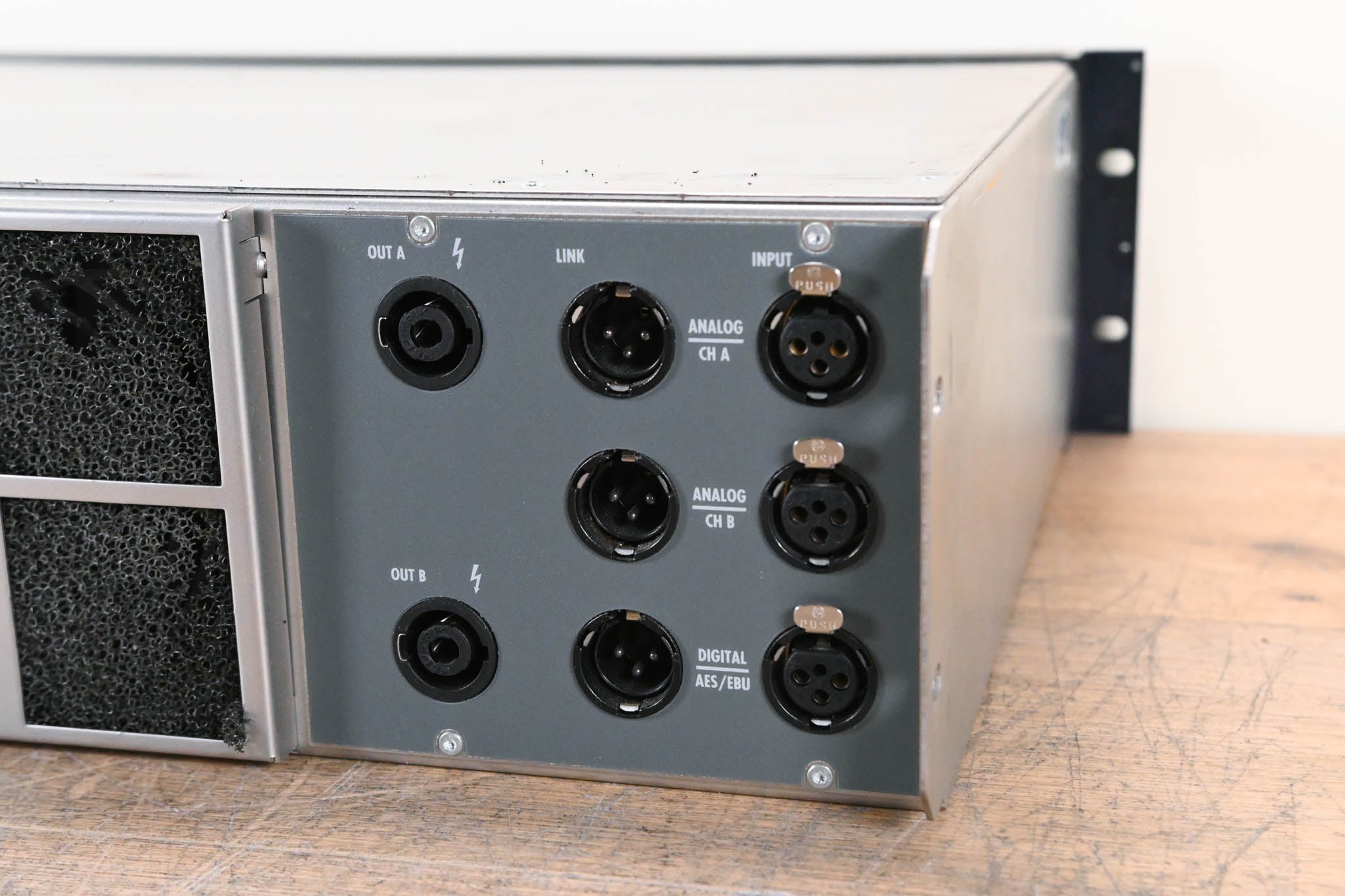 d&b audiotechnik D12 Dual-Channel Power Amplifier