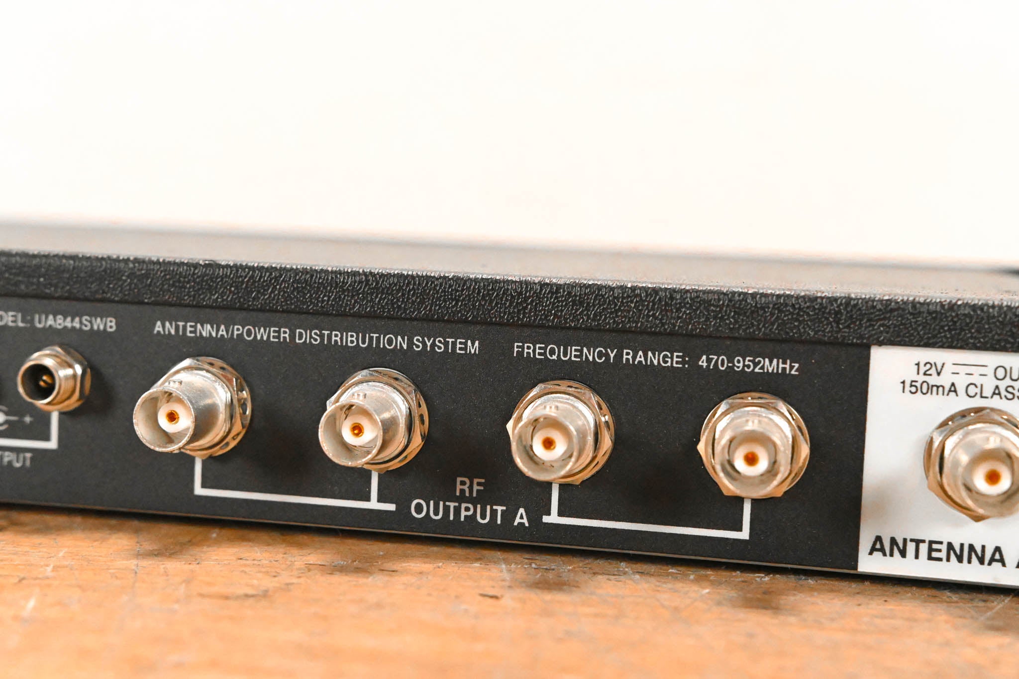 Shure UA844SWB Antenna Distribution System - 470-952 MHz NO POWER SUPPLY