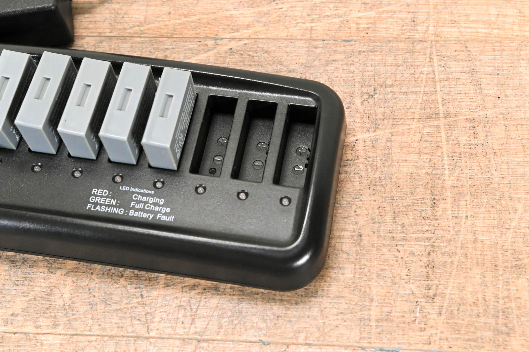 Eartec CH-CS28P COMSTAR Multi-Port Desktop Charger