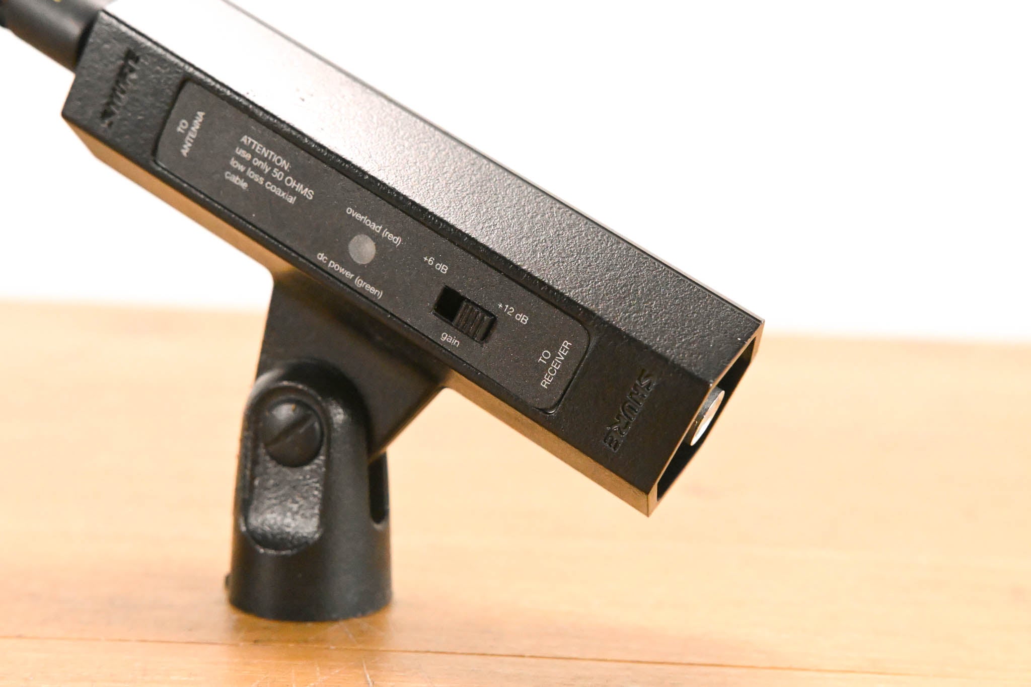 Shure UA834WB In-Line Antenna Amplifier with Stand - 470-900 MHz