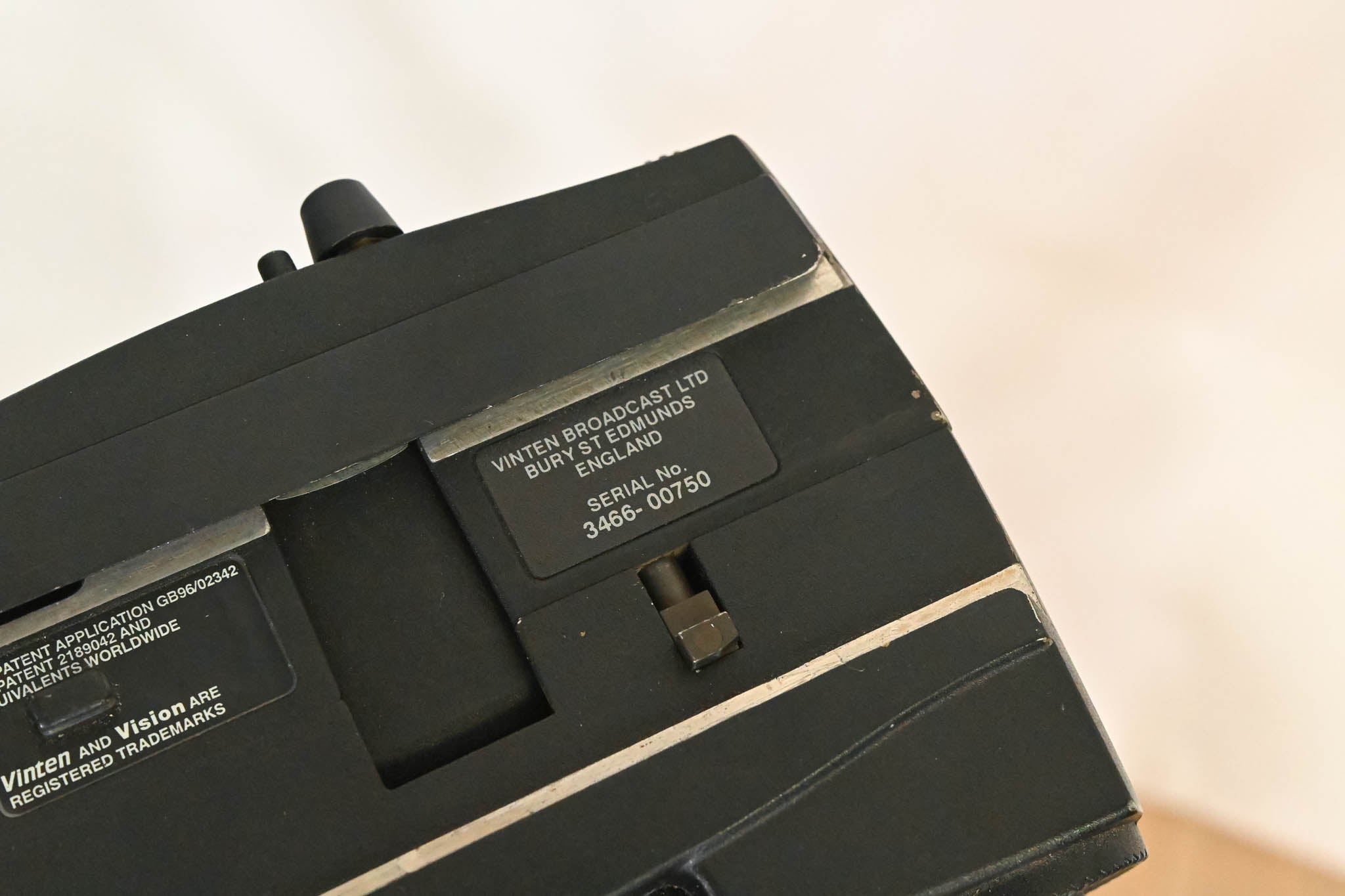 Vinten Vision 100 Fluid Head with Aluminum Tripod