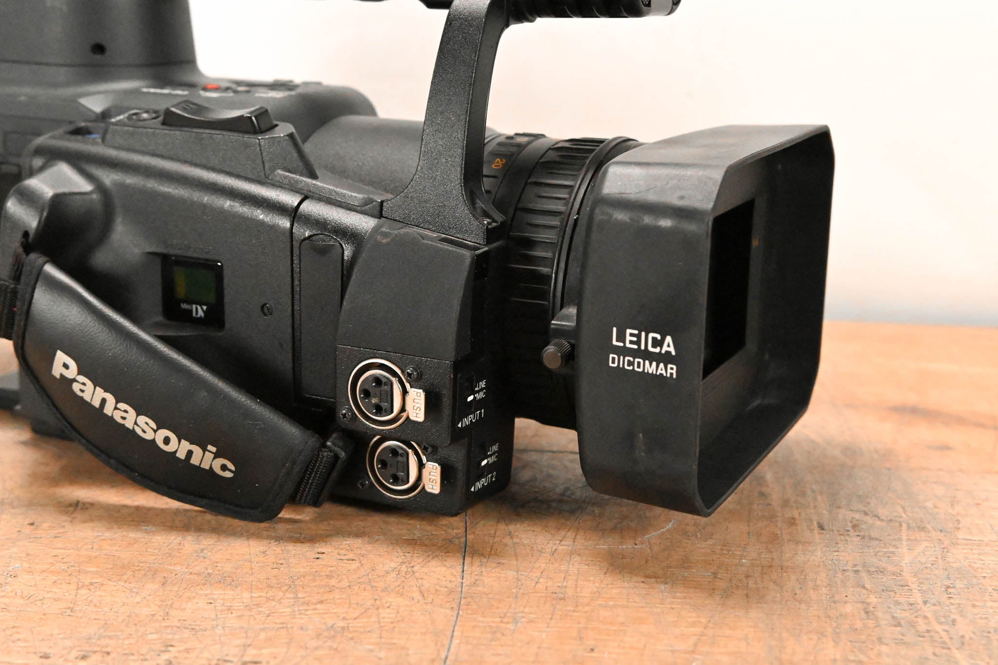 Panasonic AG-HVX200 3-CCD P2/DVCPRO HD Camcorder