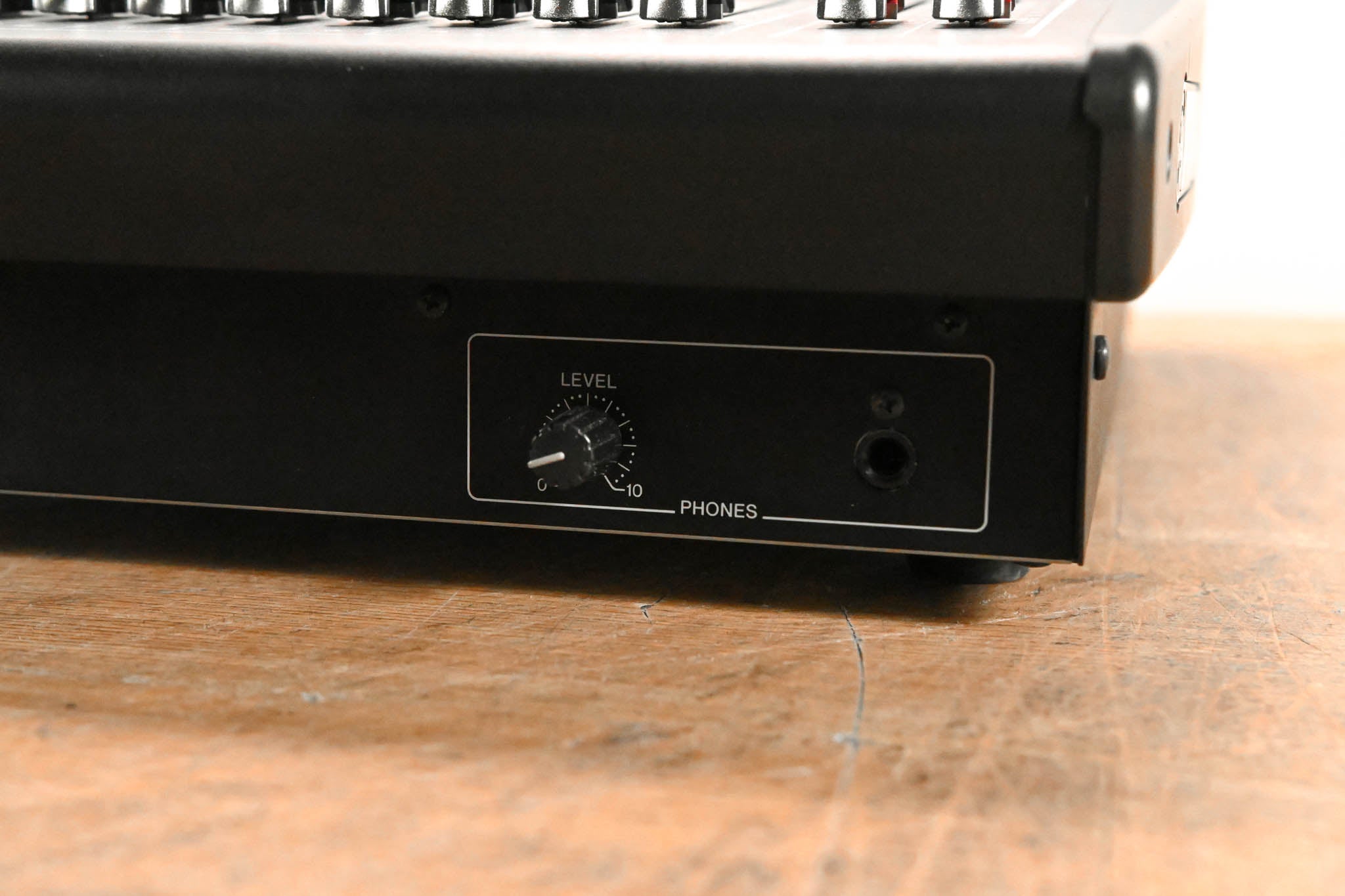 Yamaha QL1 16-Input / 8-Output Digital Mixing Console