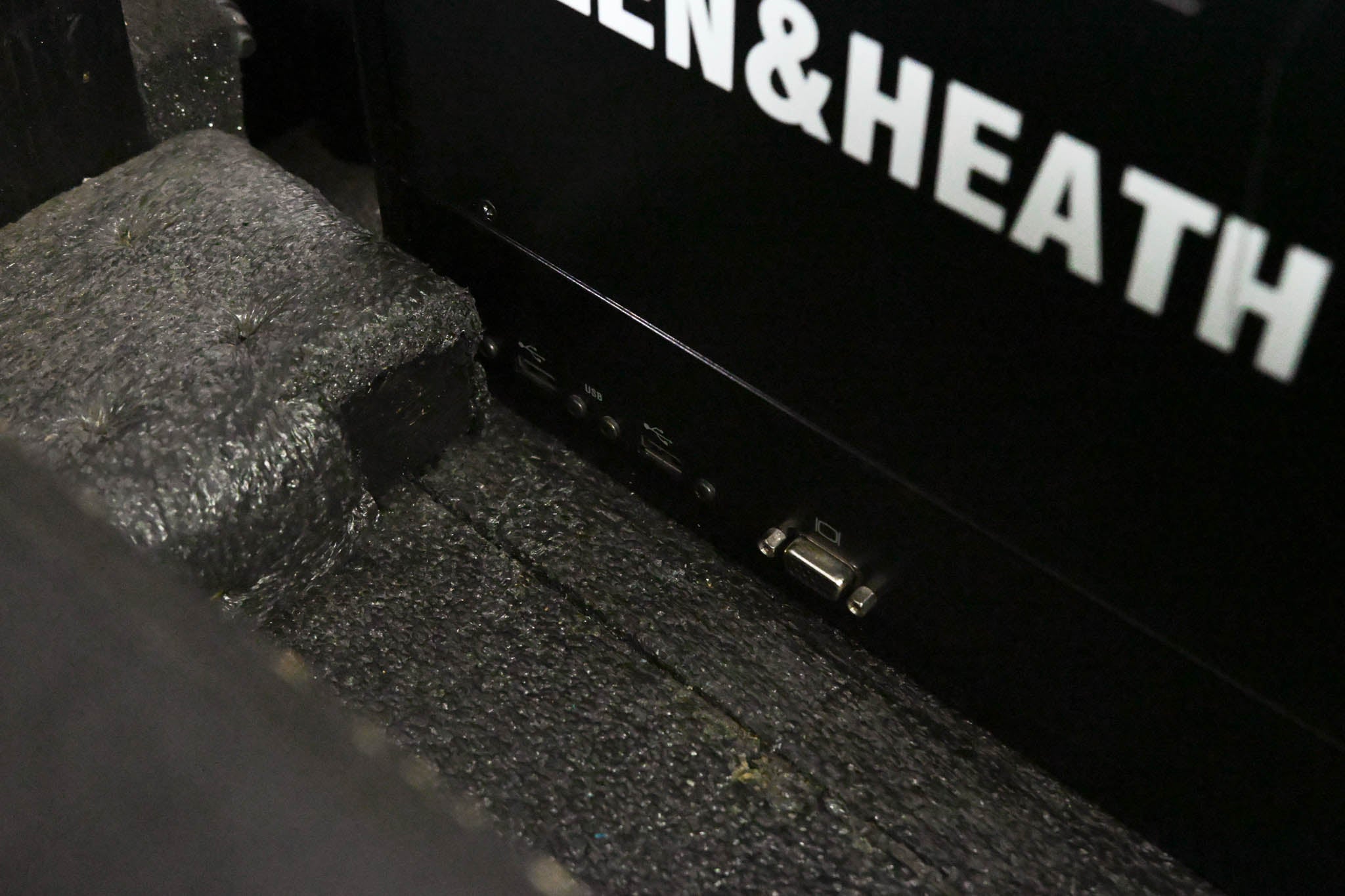 Allen & Heath iLive-T112 Console with Road Case and iDR-48 Stage Box