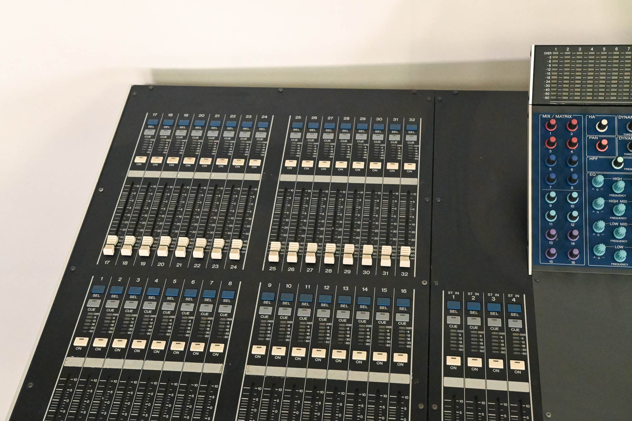 Yamaha M7CL-48 48-Channel Digital Audio Mixing Console