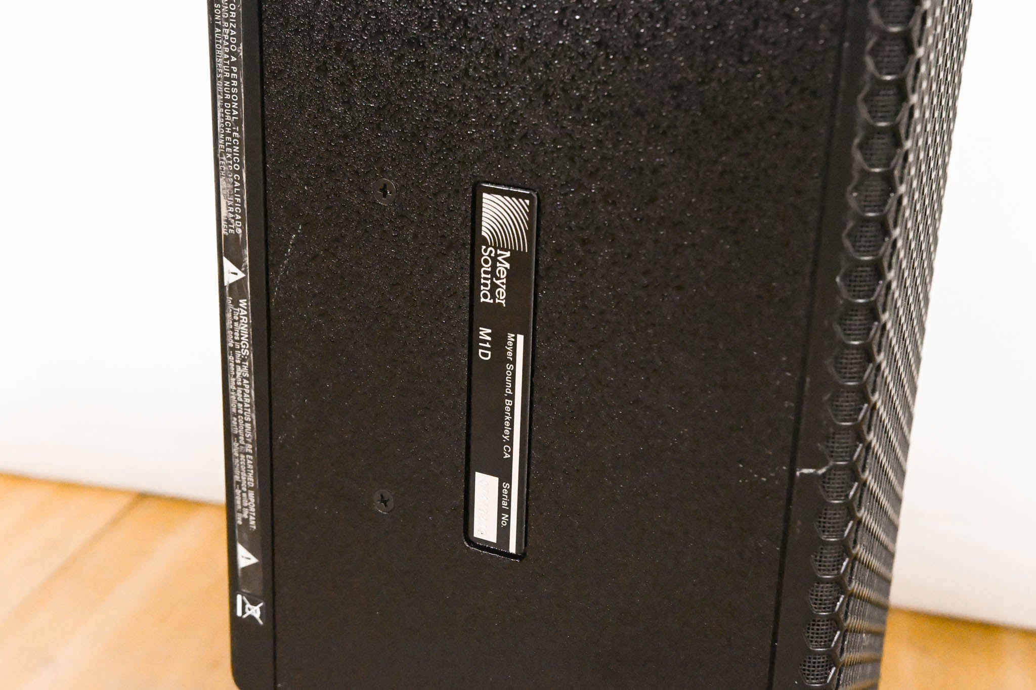Meyer Sound M1D Ultra-Compact Curvilinear Array Loudspeaker