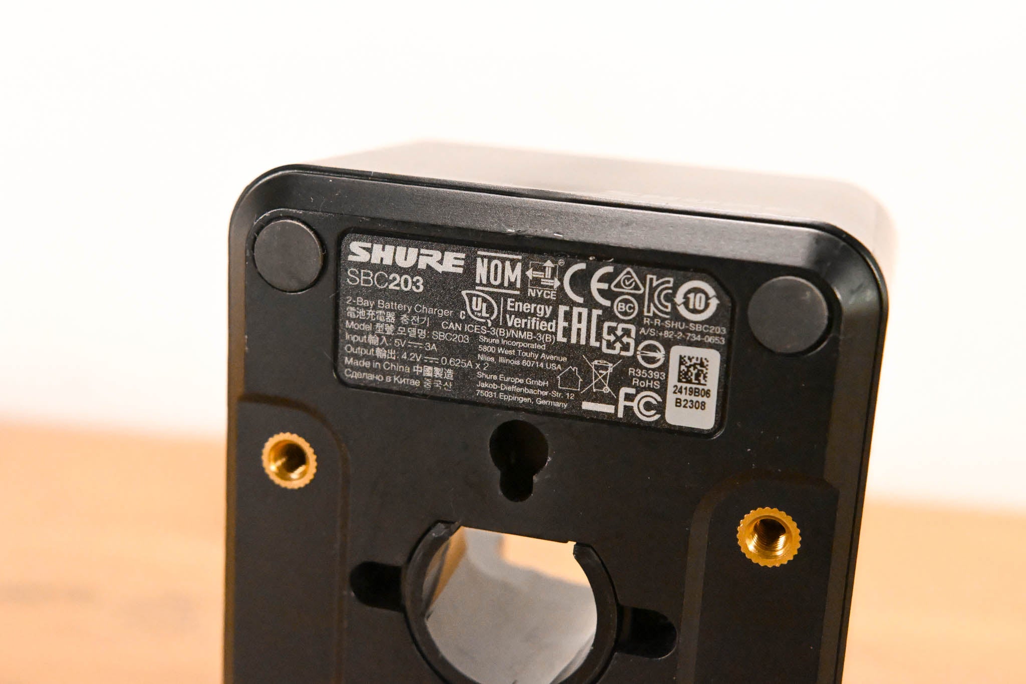 Shure SBC203 Dual-Docking Recharging Station (NO POWER SUPPLY)