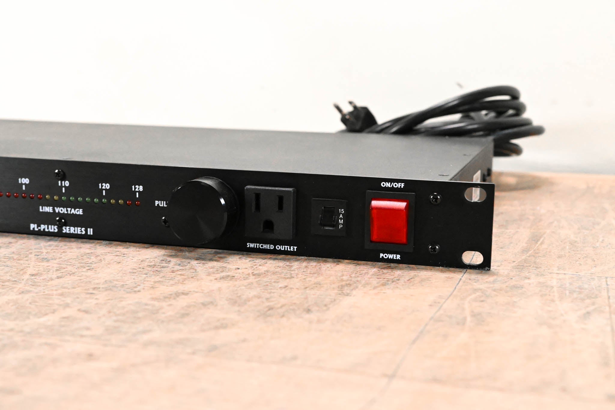 Furman PL-Plus II Power Conditioner with Voltmeter