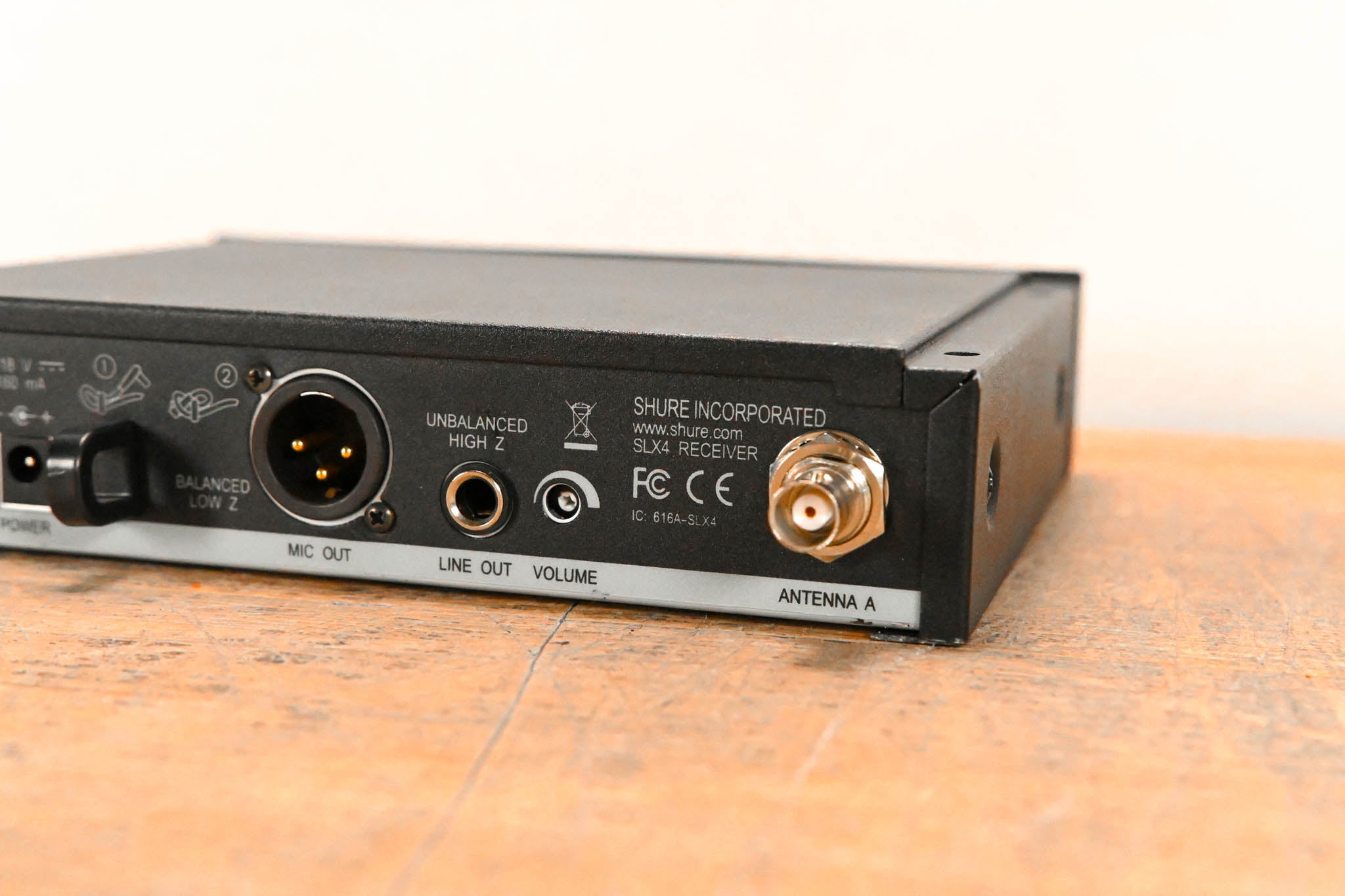 Shure SLX4 Wireless Receiver - H5 Band: 518-542 MHz (NO POWER SUPPLY)