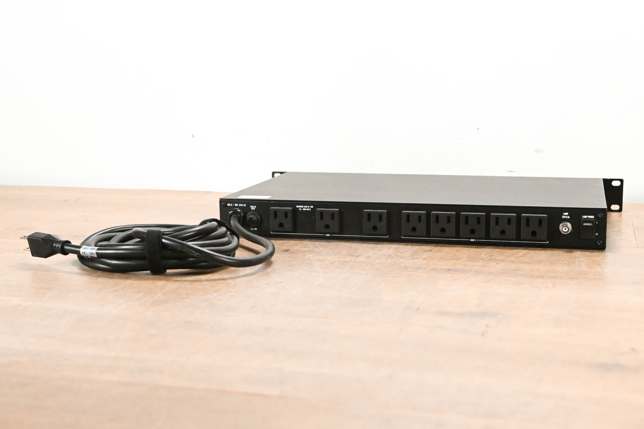 Furman PL-8C 15A Classic Series Power Conditioner with Lights