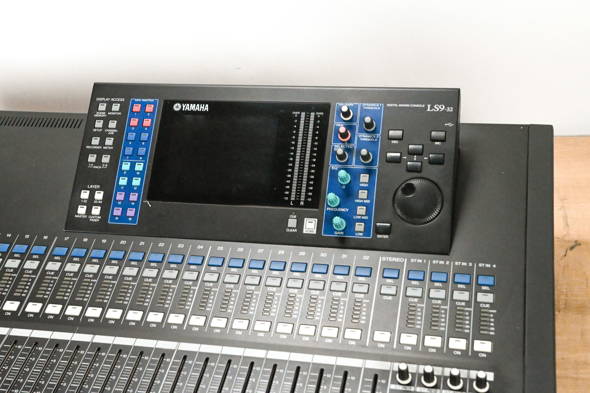 Yamaha LS9-32 32-Input Digital Mixing Console