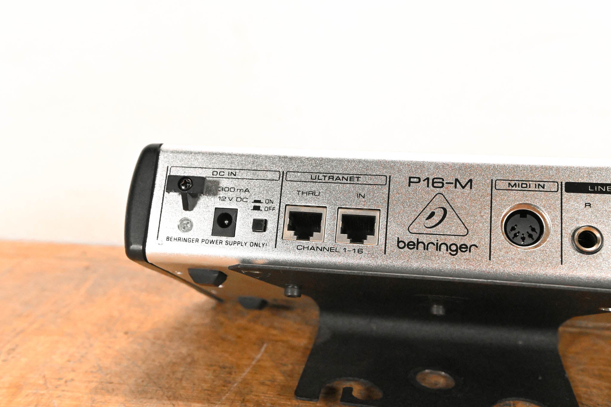 Behringer Powerplay P16-M 16-Channel Digital Personal Mixer