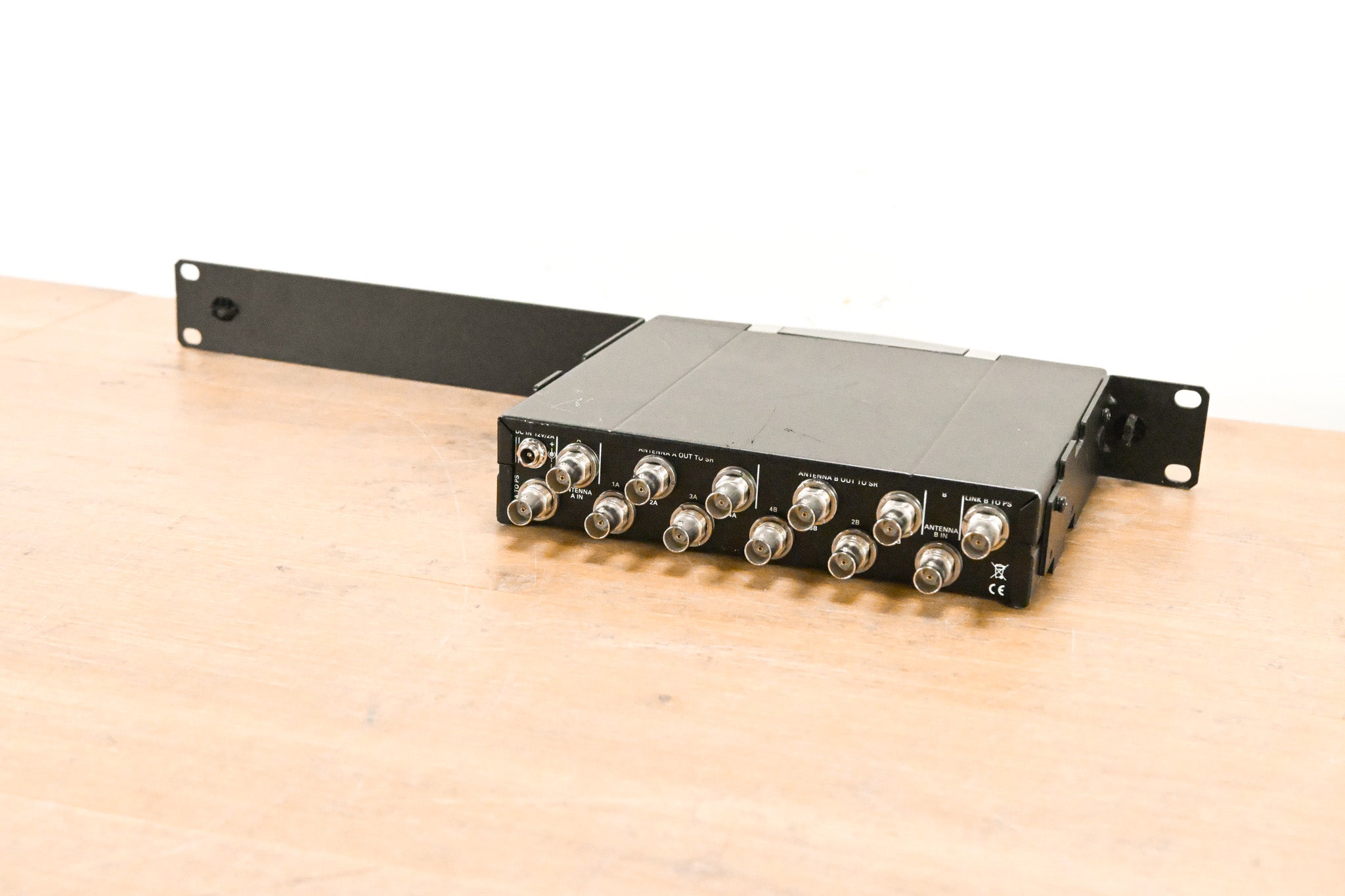 AKG PS4000 1-Input, 4-Output Wide Band Antenna Splitter NO POWER SUPPLY