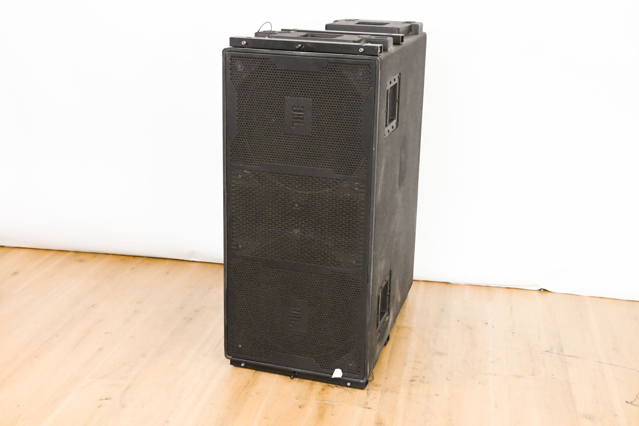 JBL VT4882DP Powered Dual 15" VerTec Line Array Subwoofer