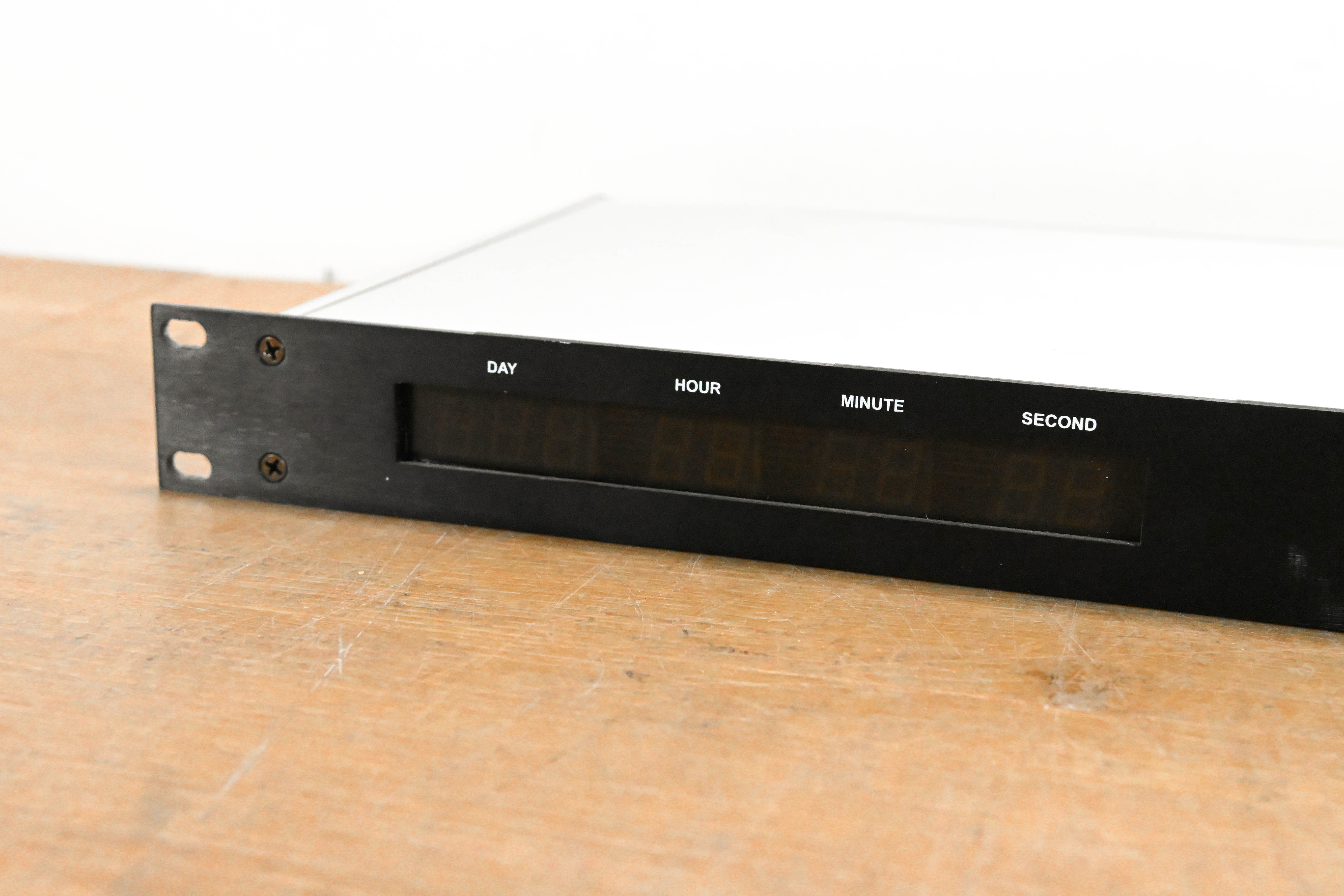 ESE ES-185E GPS Master Clock/Time Code Generator