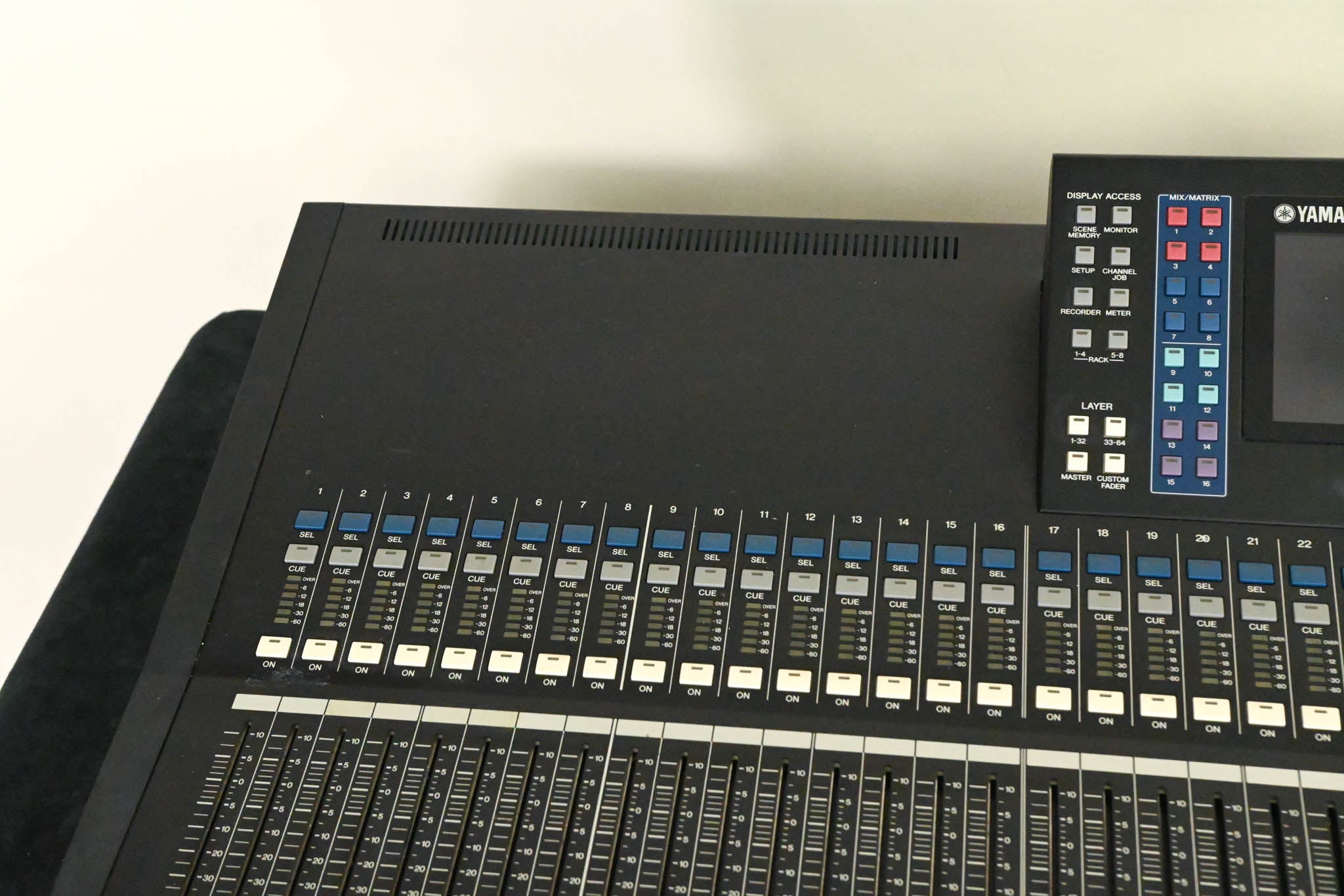Yamaha LS9-32 32-Input Digital Mixing Console