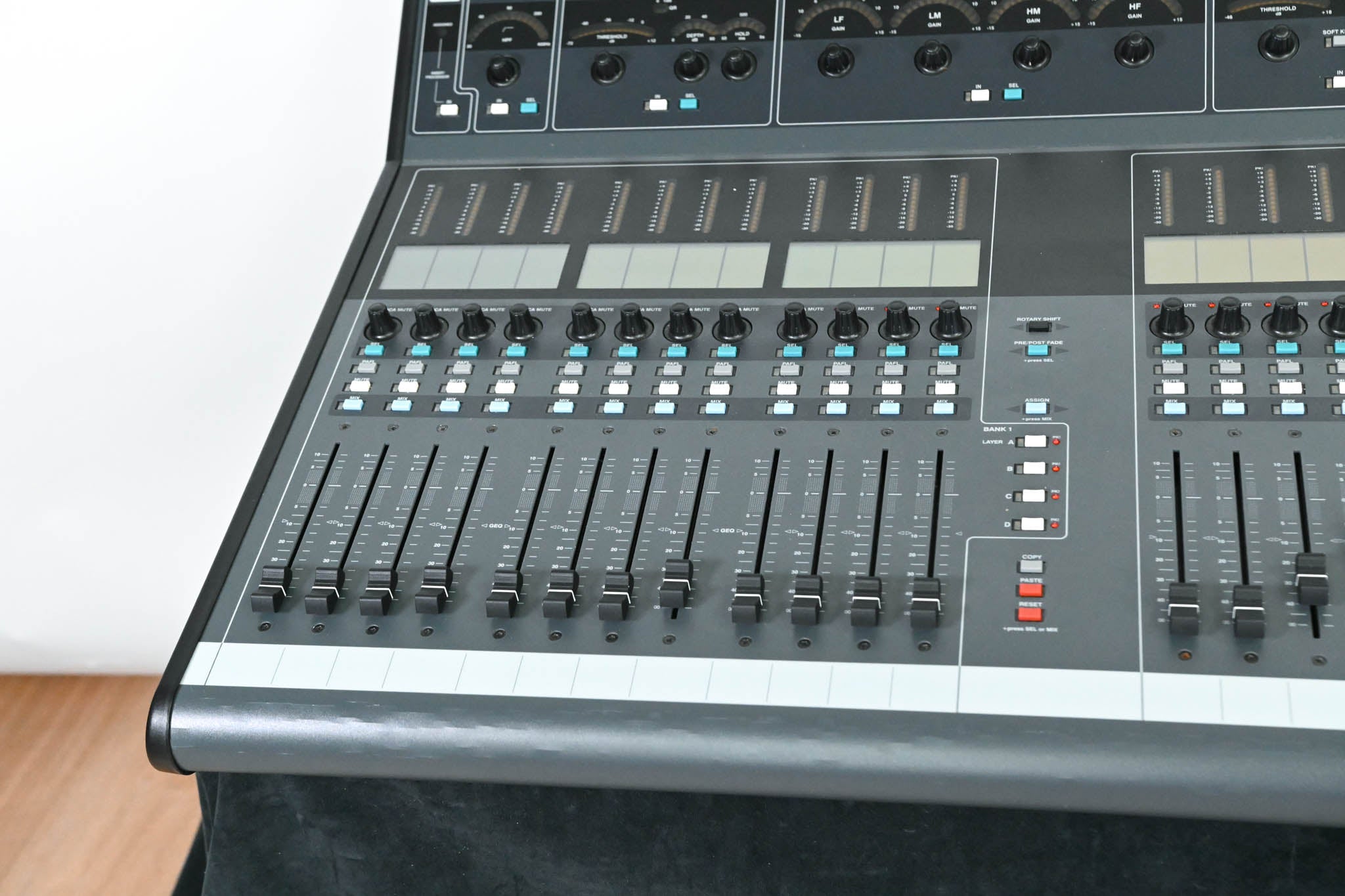 Allen & Heath iLive-T112 Mixing Surface with iDR-32 Fixed Format MixRack