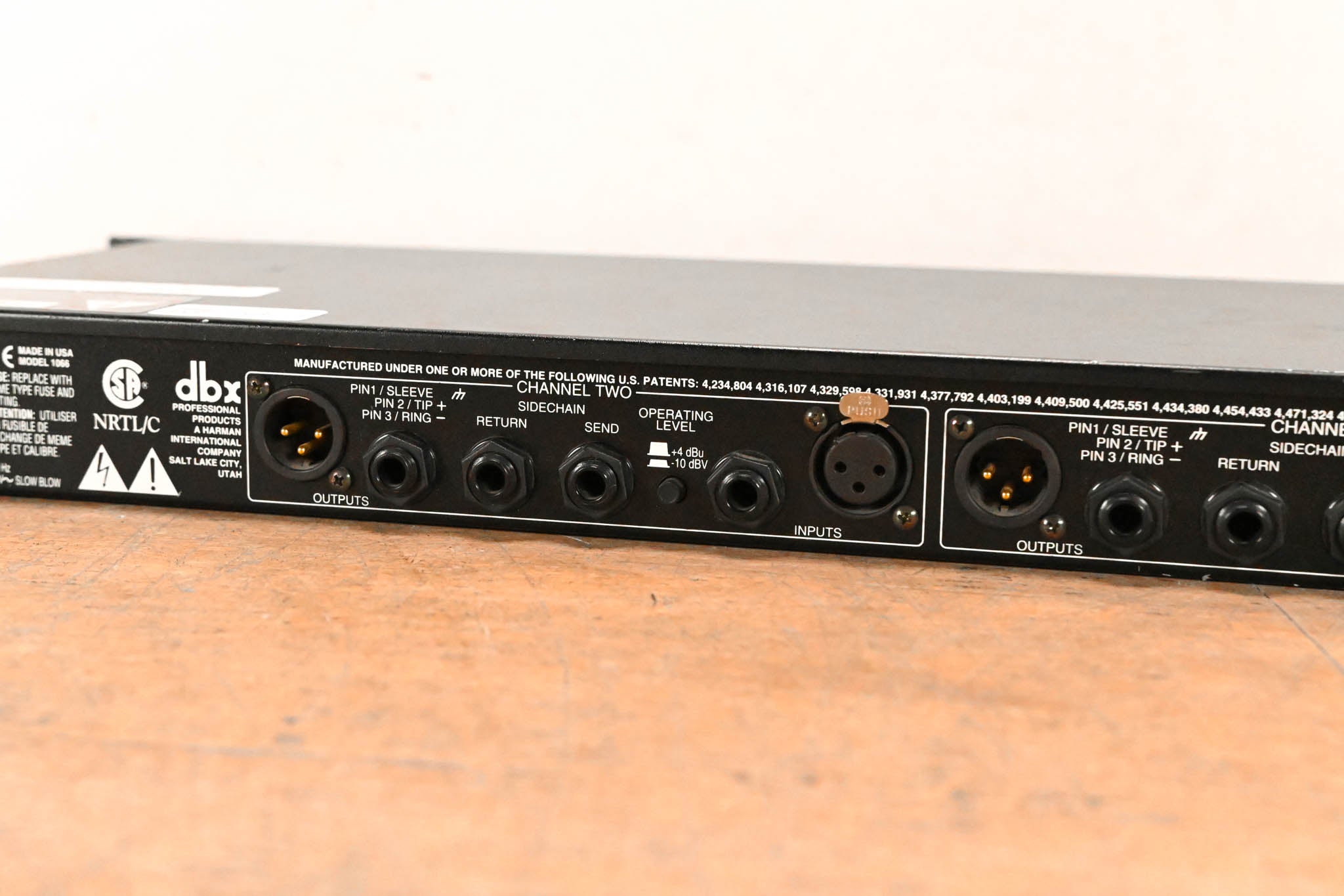 dbx 1066 2-Channel Compressor/Limiter/Gate