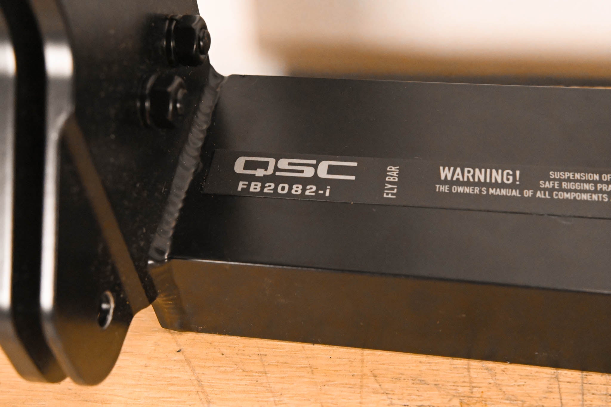 QSC FB2082i Flybar for WL2082-i and WL115-sw Speakers