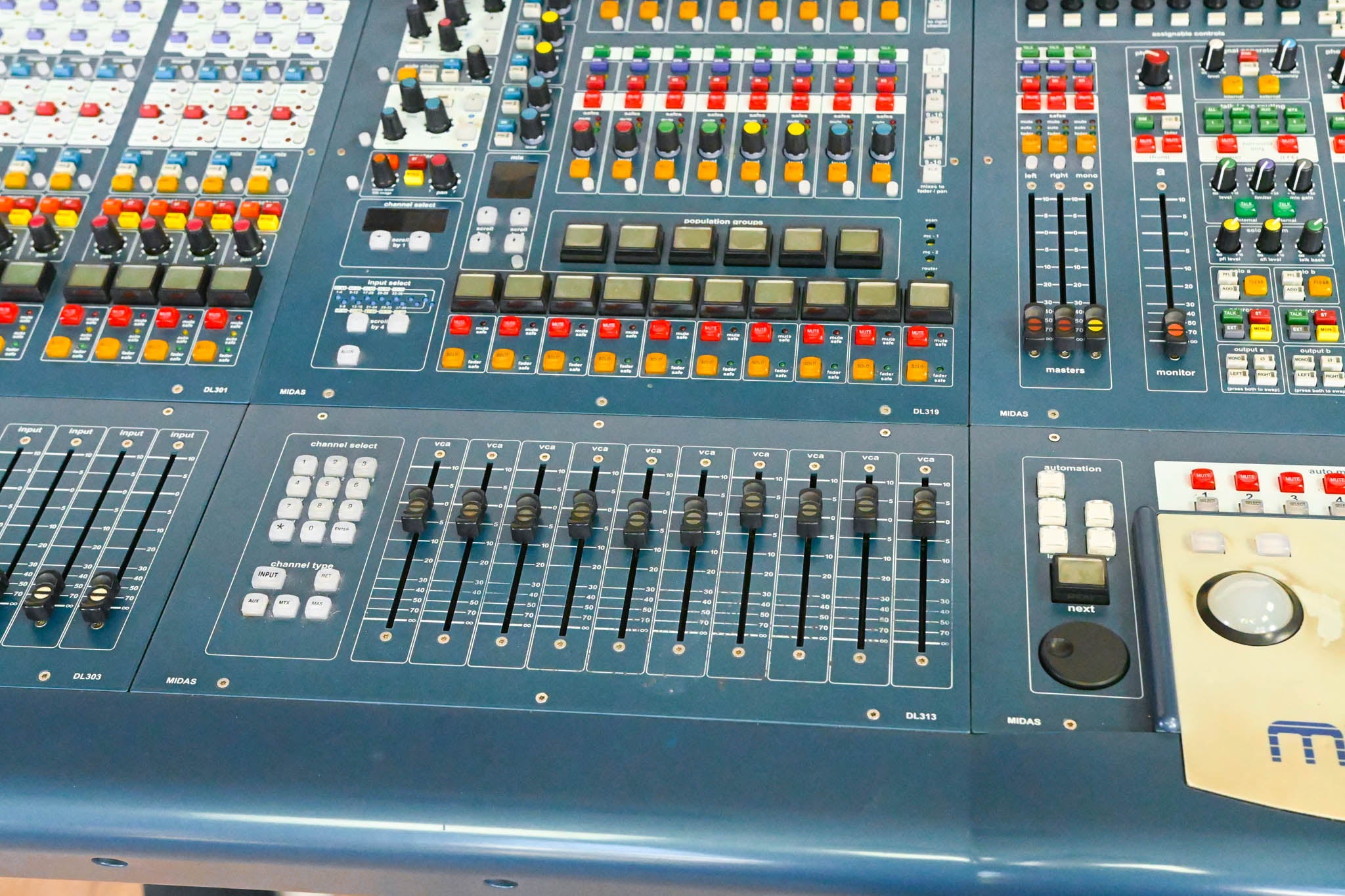 Midas PRO9 Live Audio Mixing System with DL371 Engine and Road Case