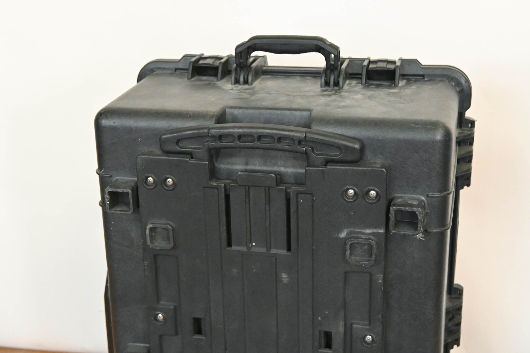 Pelican 1650 Protector Case (No Foam)