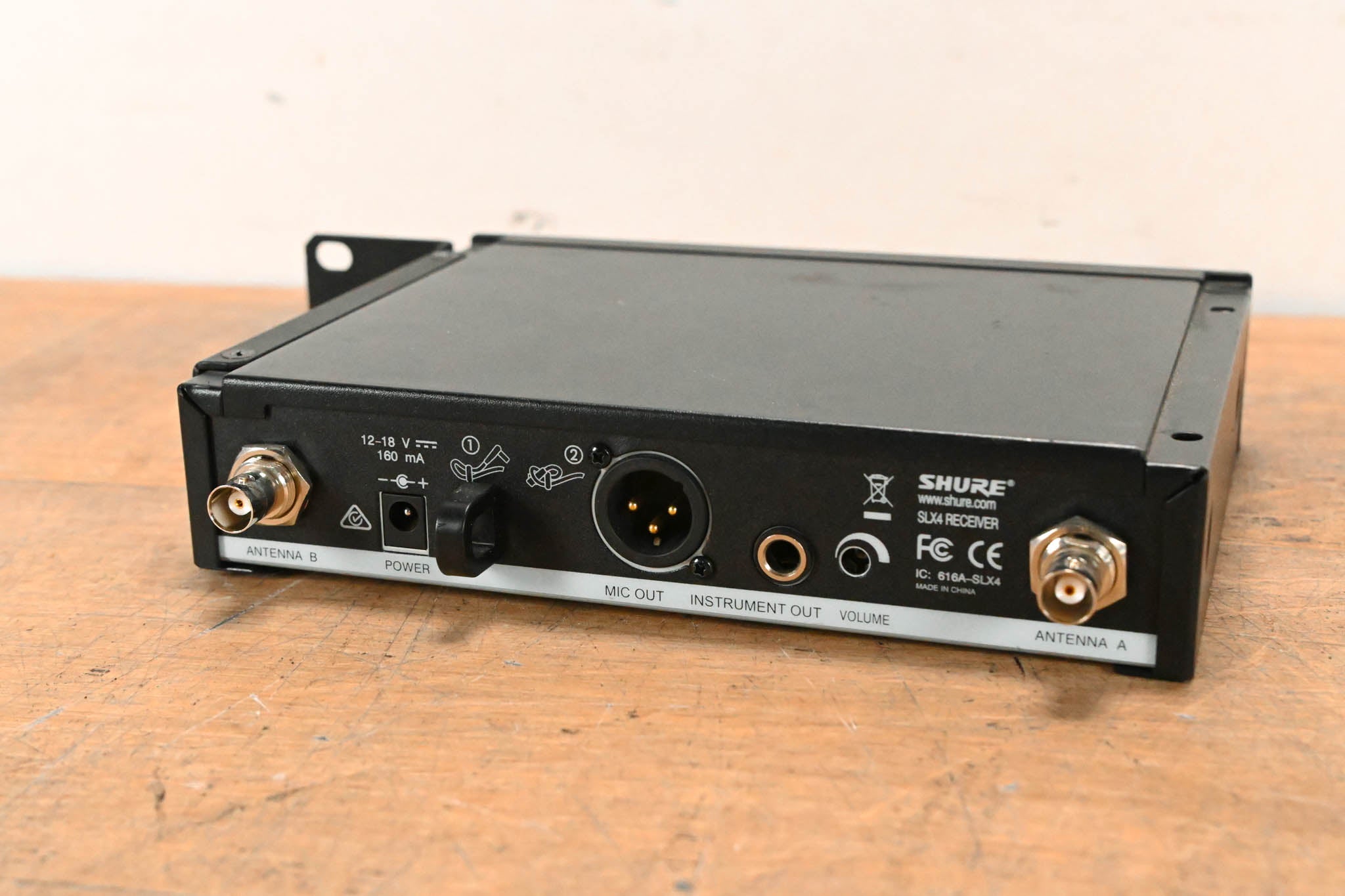 Shure SLX4 Wireless Receiver - H5 Band: 518-542 MHz (NO POWER SUPPLY)