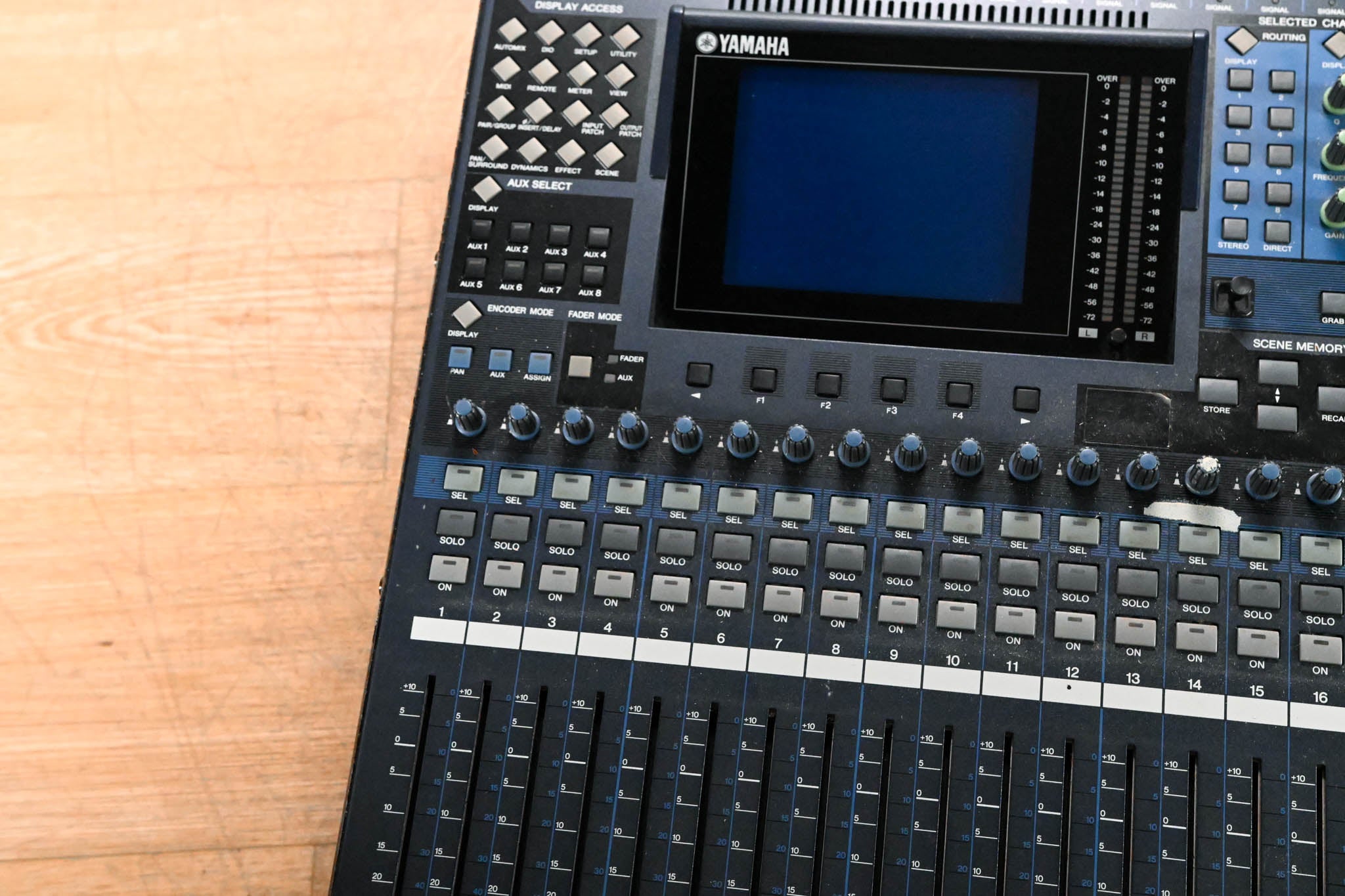Yamaha DM1000 48-Channel Digital Audio Mixing Console