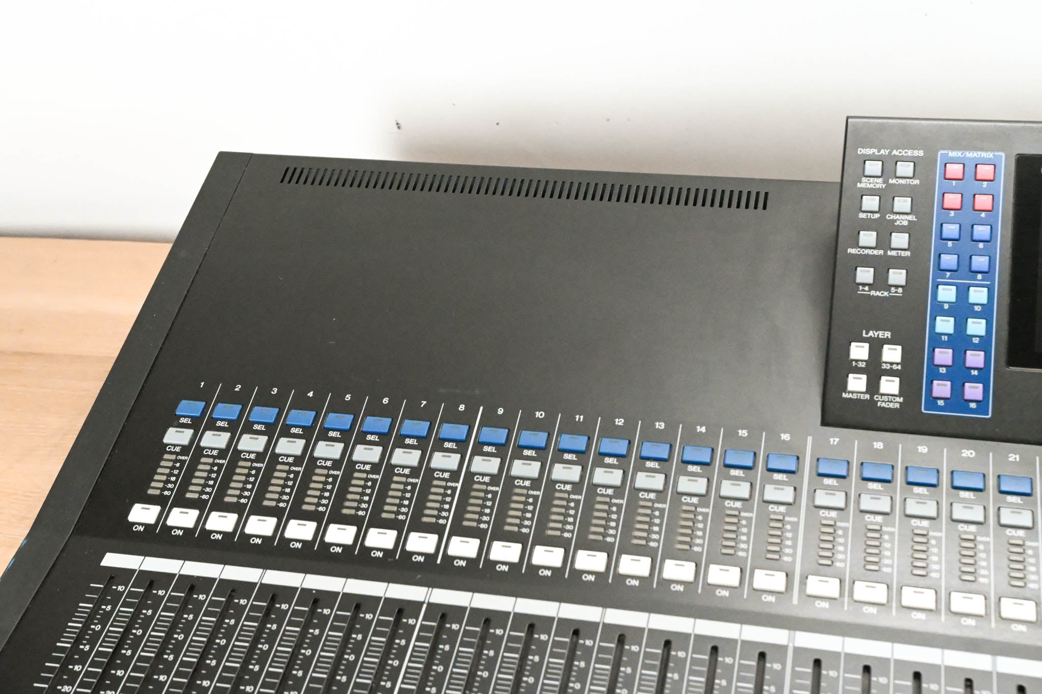 Yamaha LS9-32 32-Input Digital Mixing Console