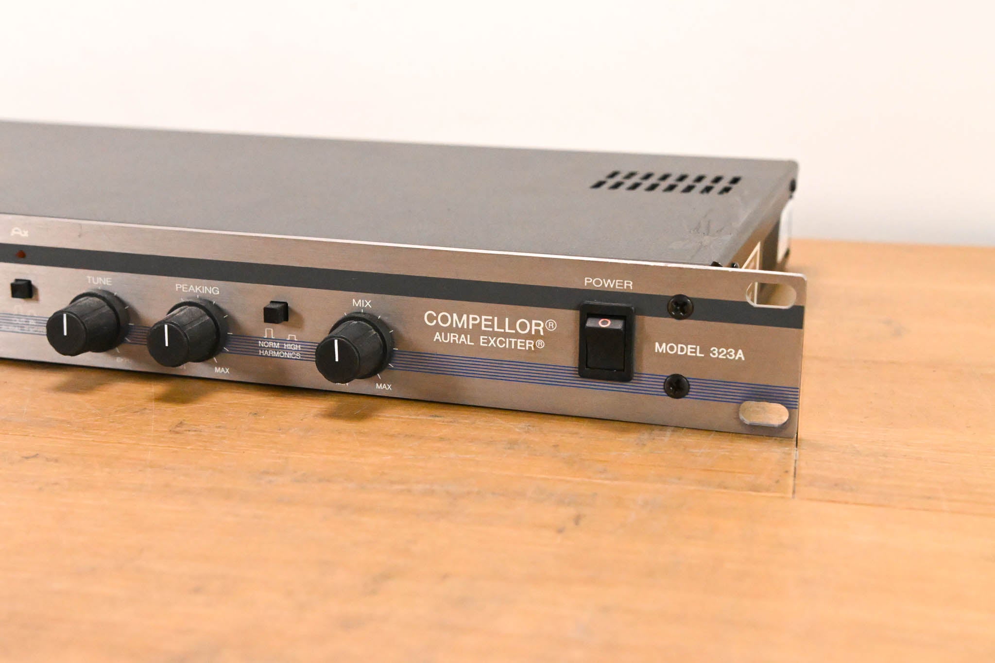 Aphex Compellor 323A Aural Exciter Compressor Leveler Limiter