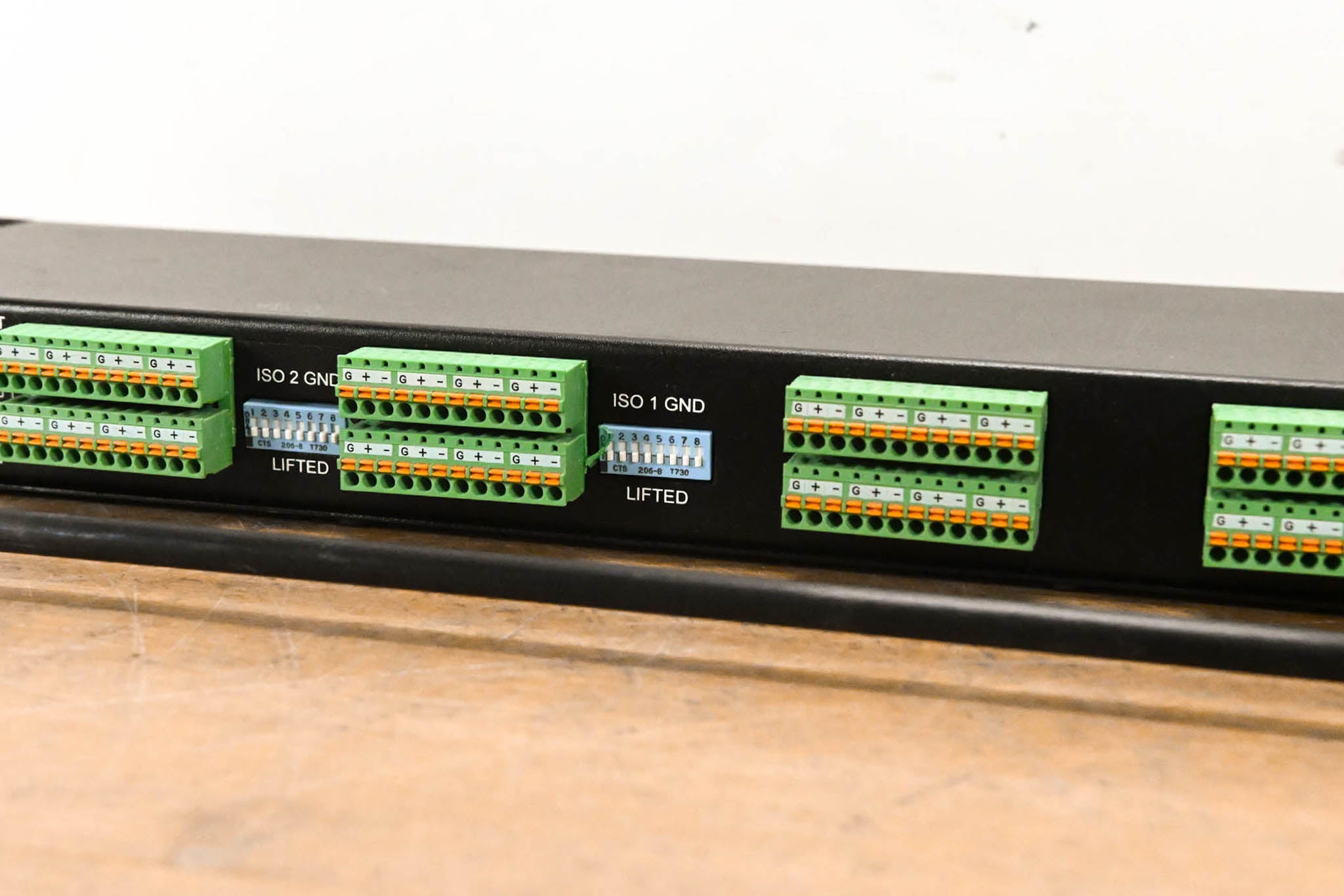 Whirlwind SPC83 8-Channel Mic Splitter w/ 1 Direct & 2 Isolated Outputs