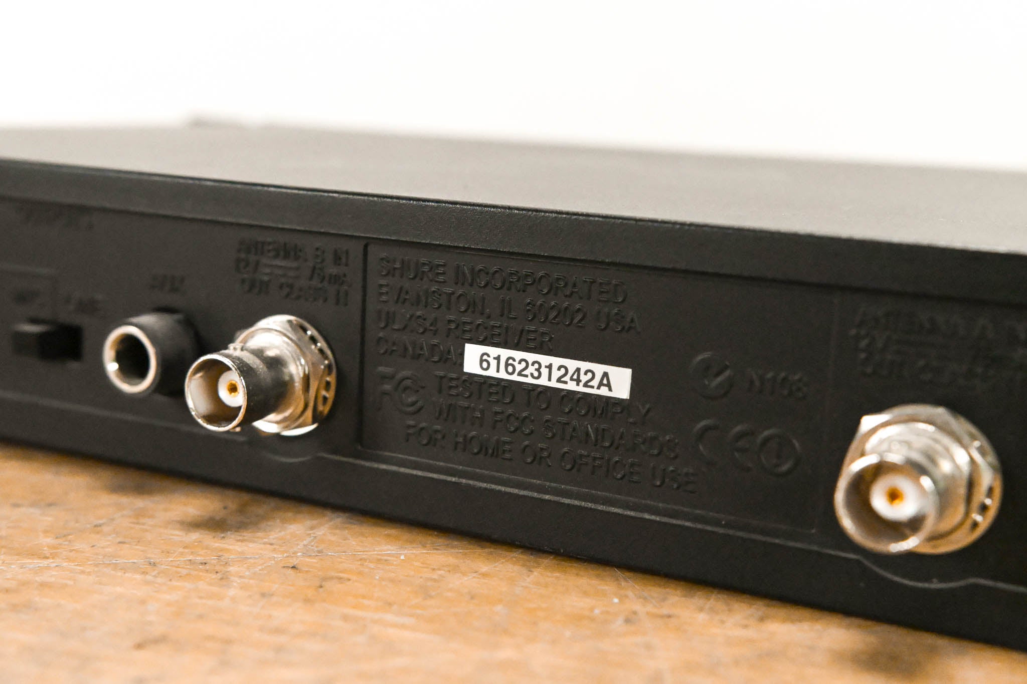 Shure ULXS4 Wireless Receiver - M1 Band: 662-698 MHz (NO POWER SUPPLY)