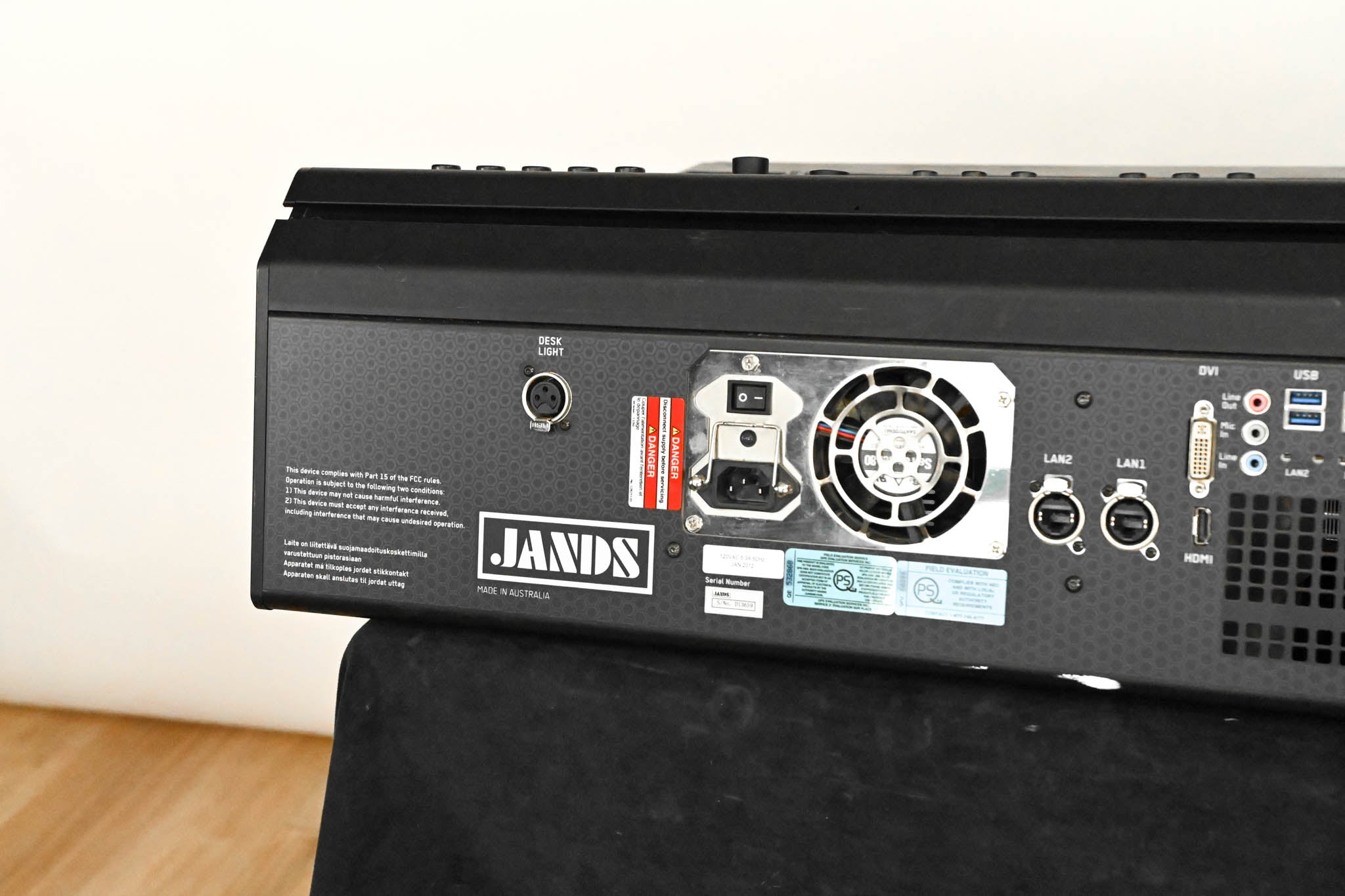 Jands Vista L5 Lighting Control Console with 16-Universe Internal Dongle