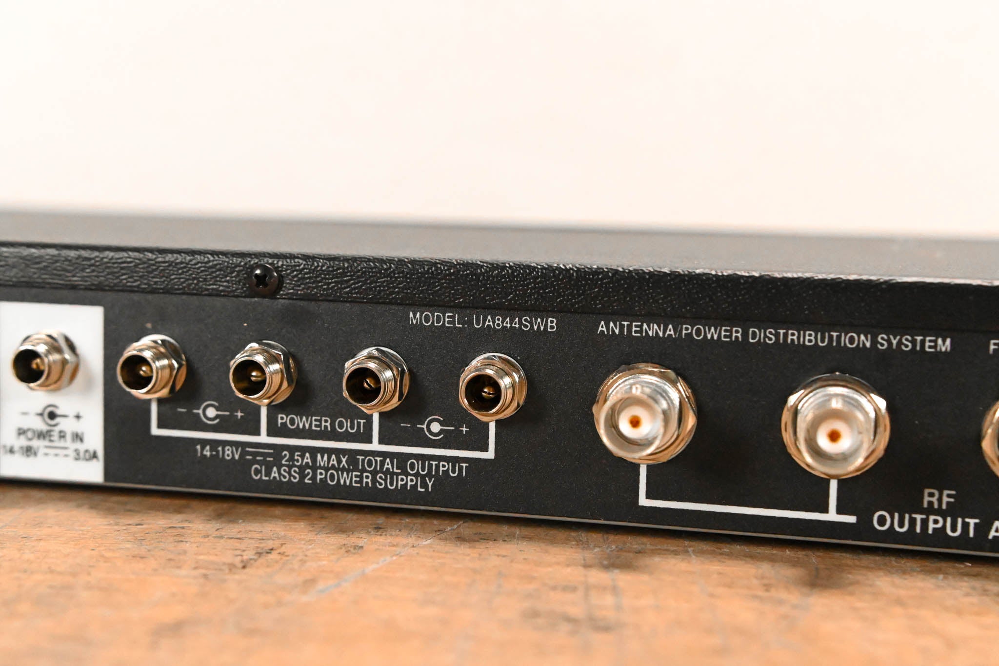 Shure UA844SWB Antenna Distribution System - 470-952 MHz NO POWER SUPPLY