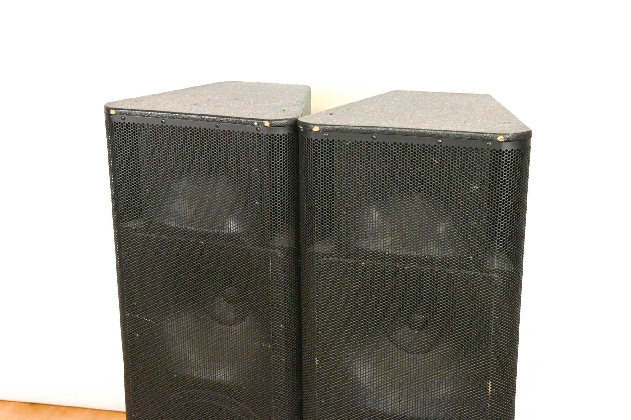 QSC KW153 1000W 15" Three-Way Active Loudspeaker (PAIR)