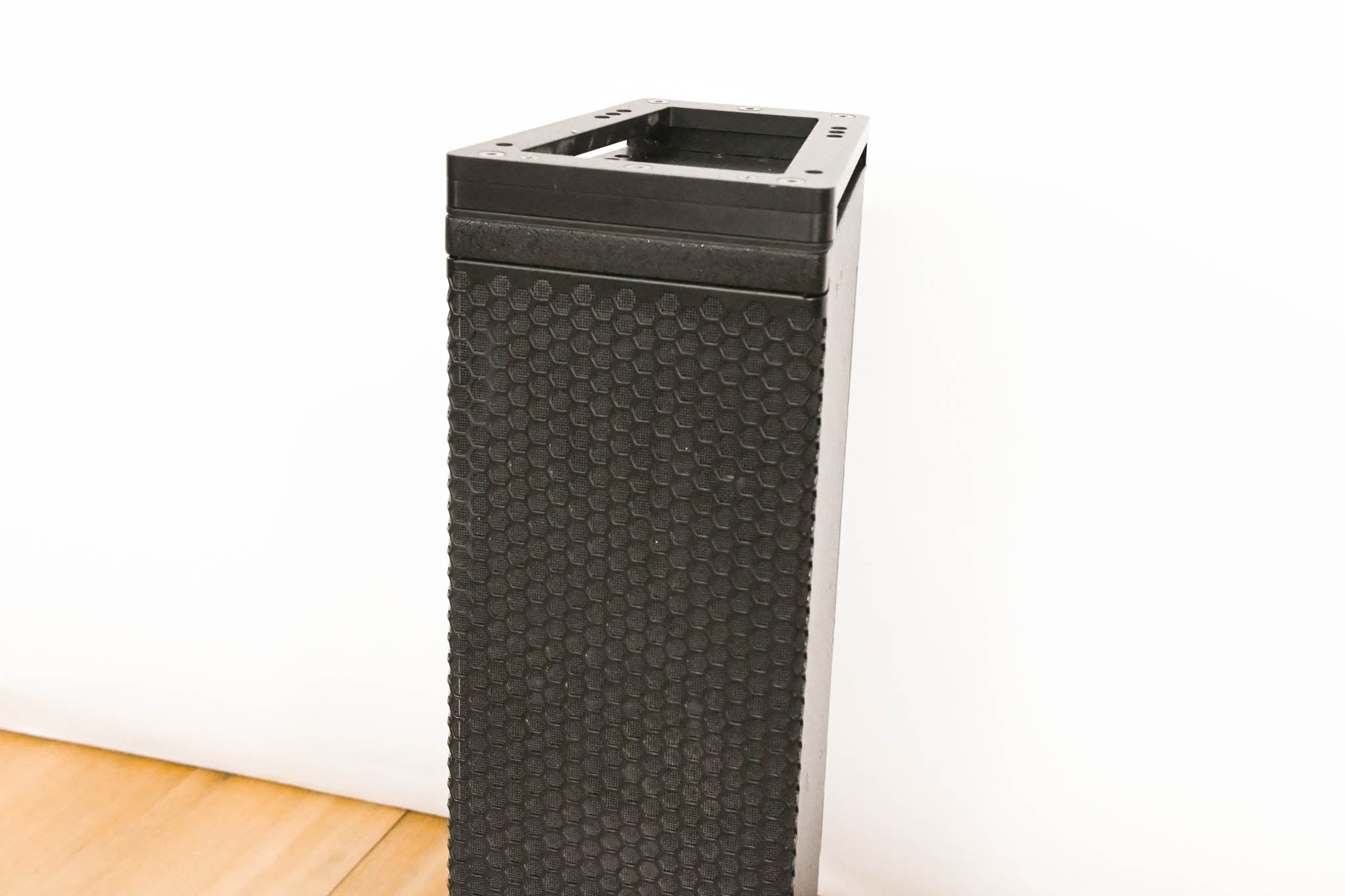 Meyer Sound M1D Ultra-Compact Curvilinear Array Loudspeaker
