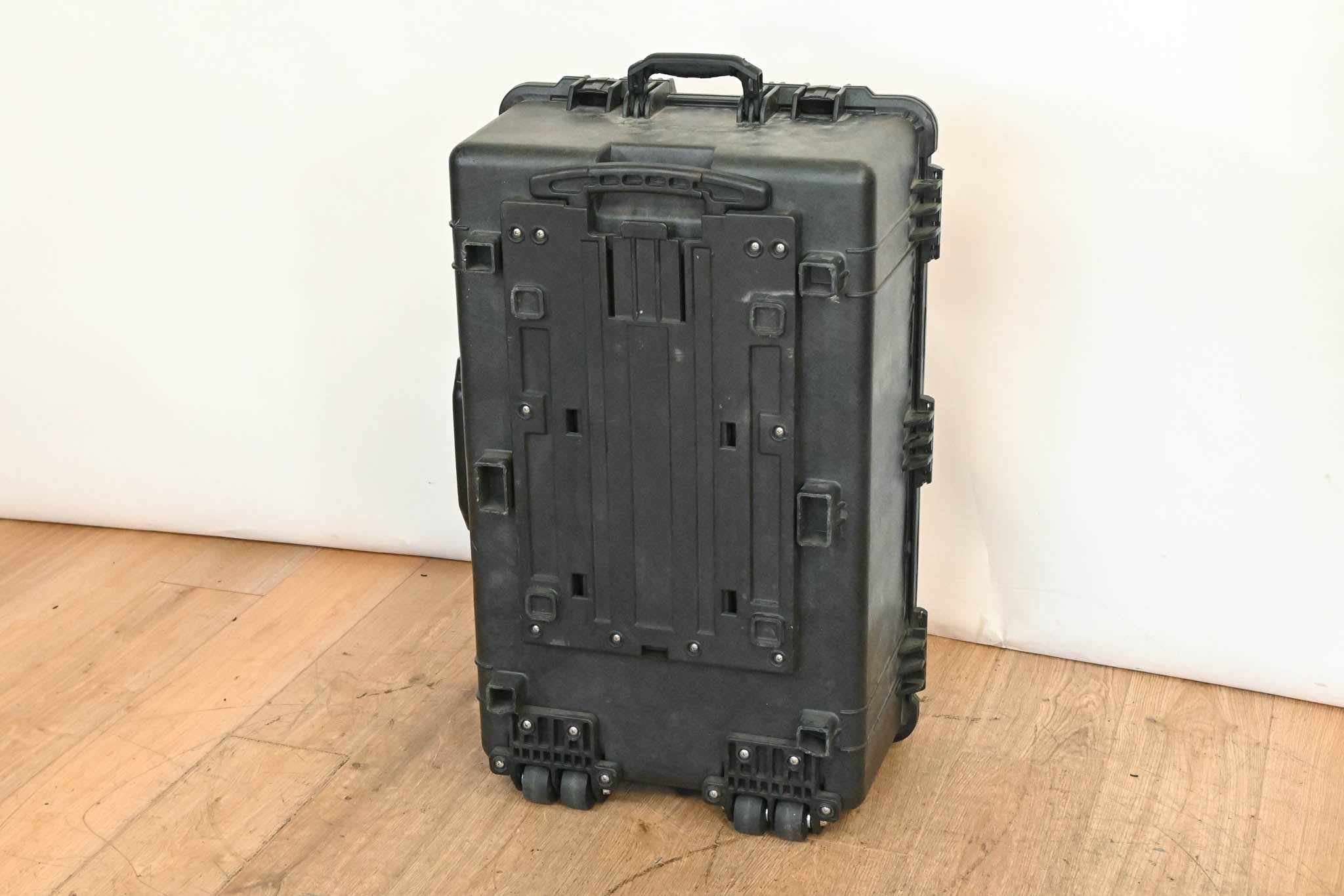 Pelican 1650 Protector Case (No Foam)