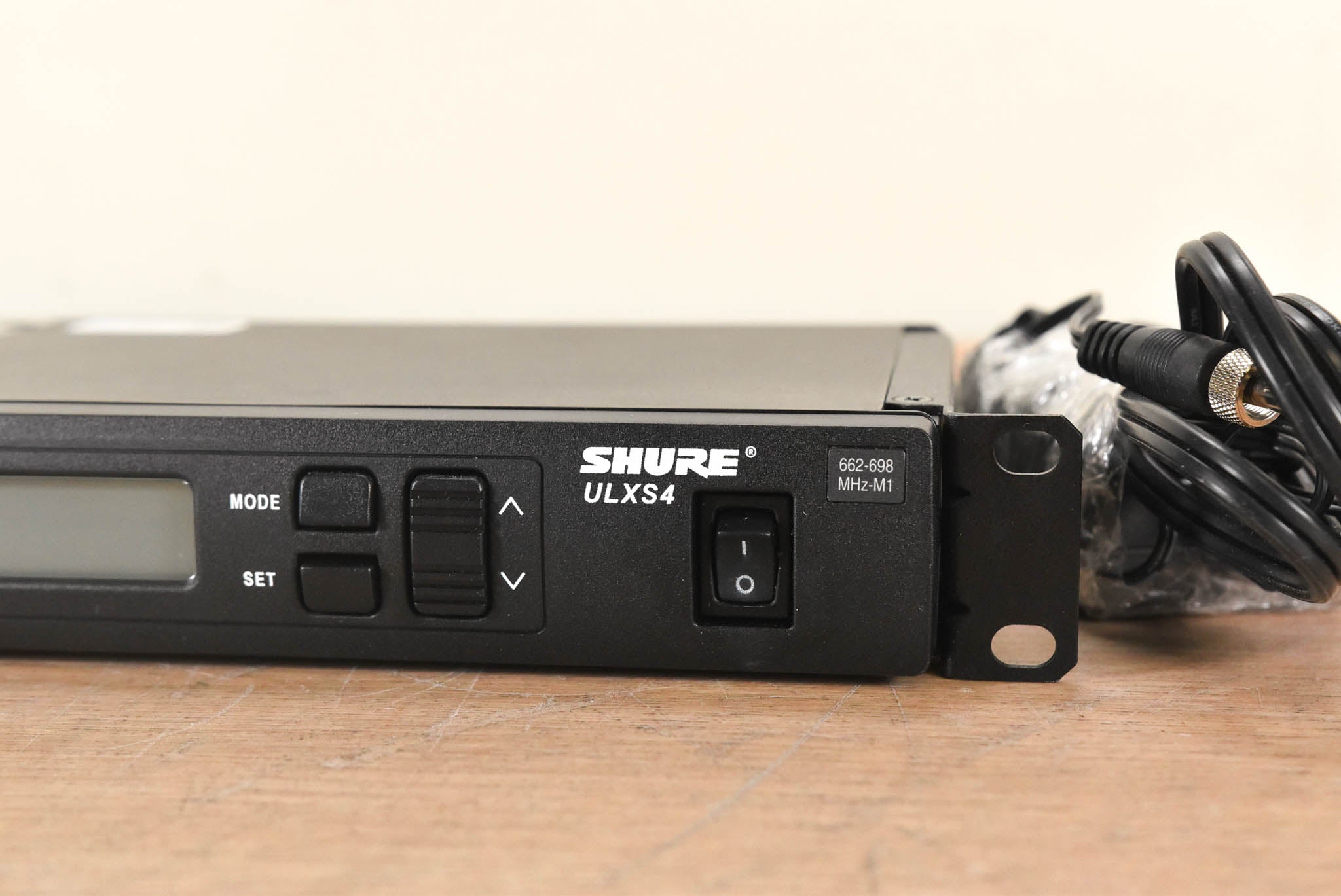 Shure ULXS4 Wireless Receiver - M1 Band: 662-698 MHz